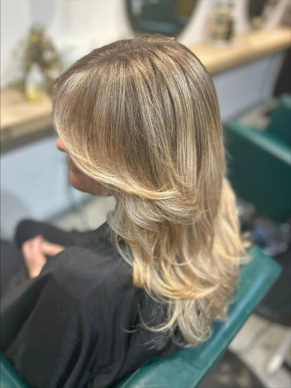 beautiful blonde + layers by @hairwithcamilla ❄️