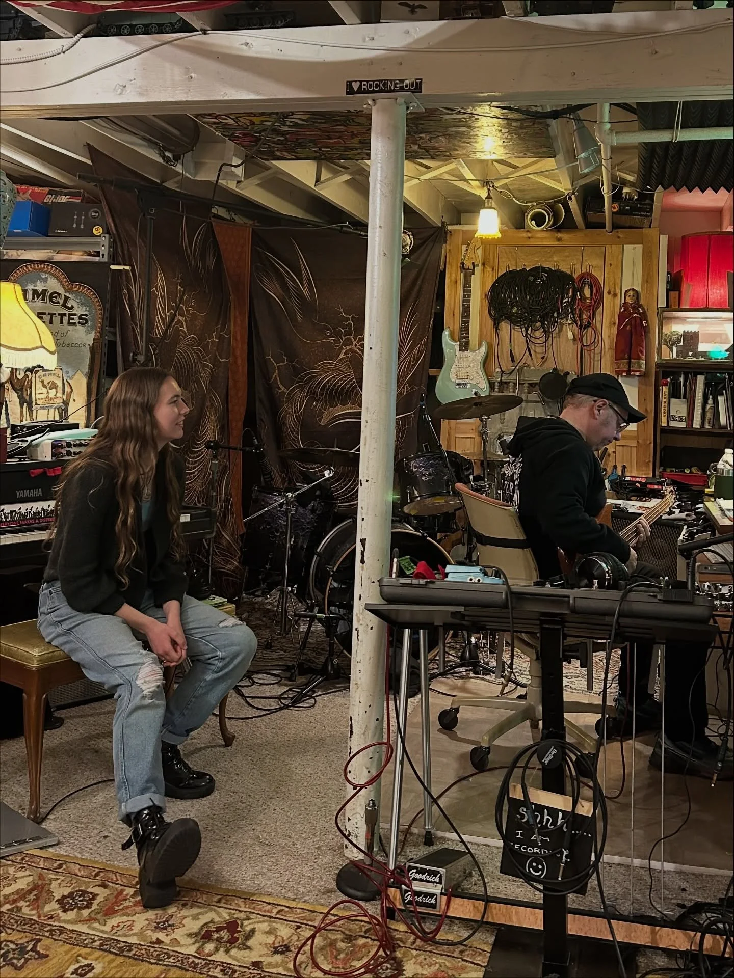 &ldquo;She Doesn&rsquo;t Know&rdquo; has been out for a month! 🥲 Here&rsquo;s some behind the scenes for ya.

1. Tiny Bunker Studio with @stephenpeterrodgers 
2. The beautiful violin melody in the bridge first came to me as vocals, until I was like 