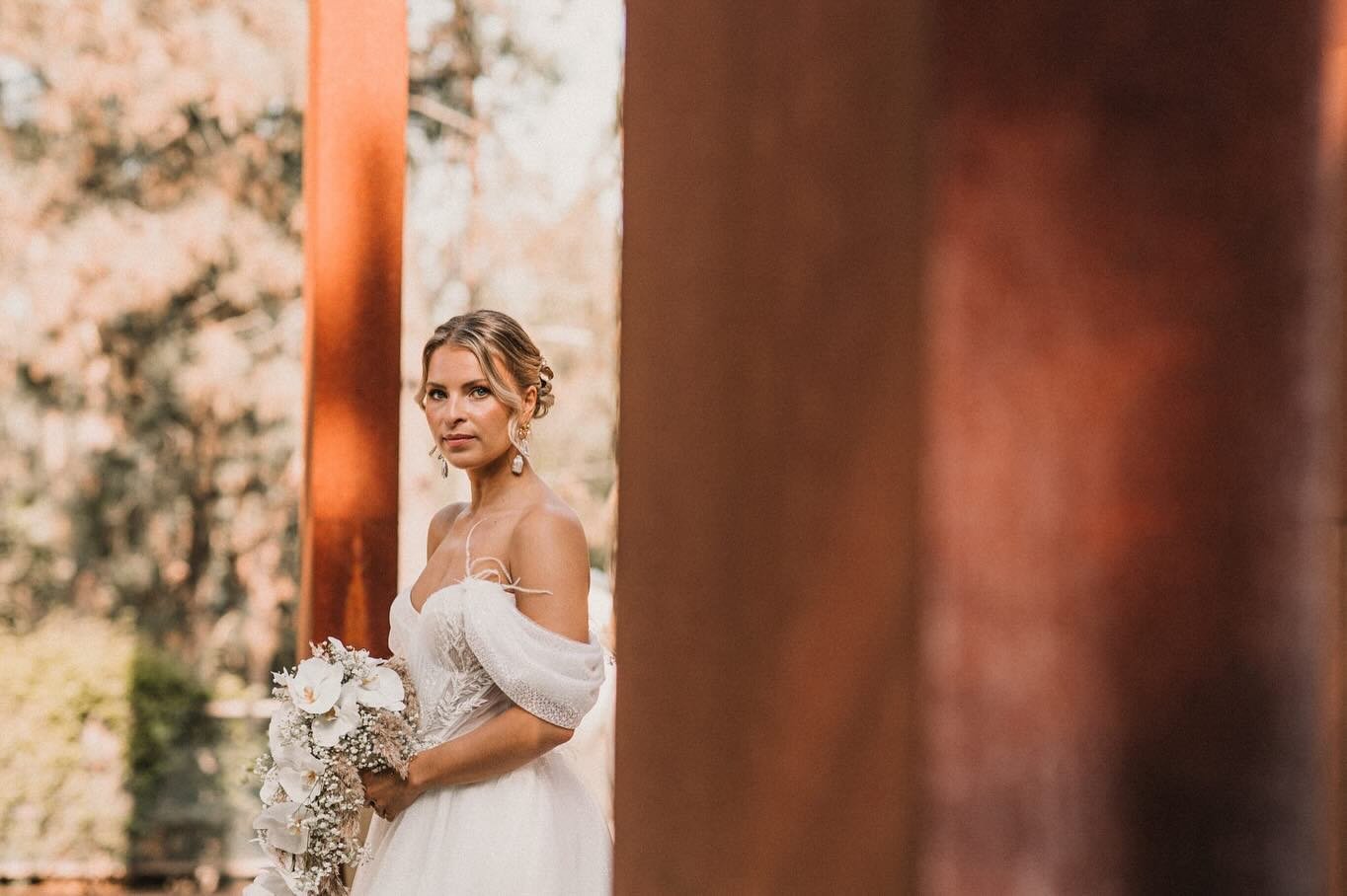 #NOIVINHAGLAMOUR ▪️ ROSINHA &amp; RICARDO ✨️
&rdquo;Uma surpresa muito agrad&aacute;vel! Um grande cuidado com aquilo que era o vestido dos meus sonhos e um profissionalismo enorme ❤️&rdquo;

Casados a 8 de Outubro de 2023 na maravilhosa Vale de Corg