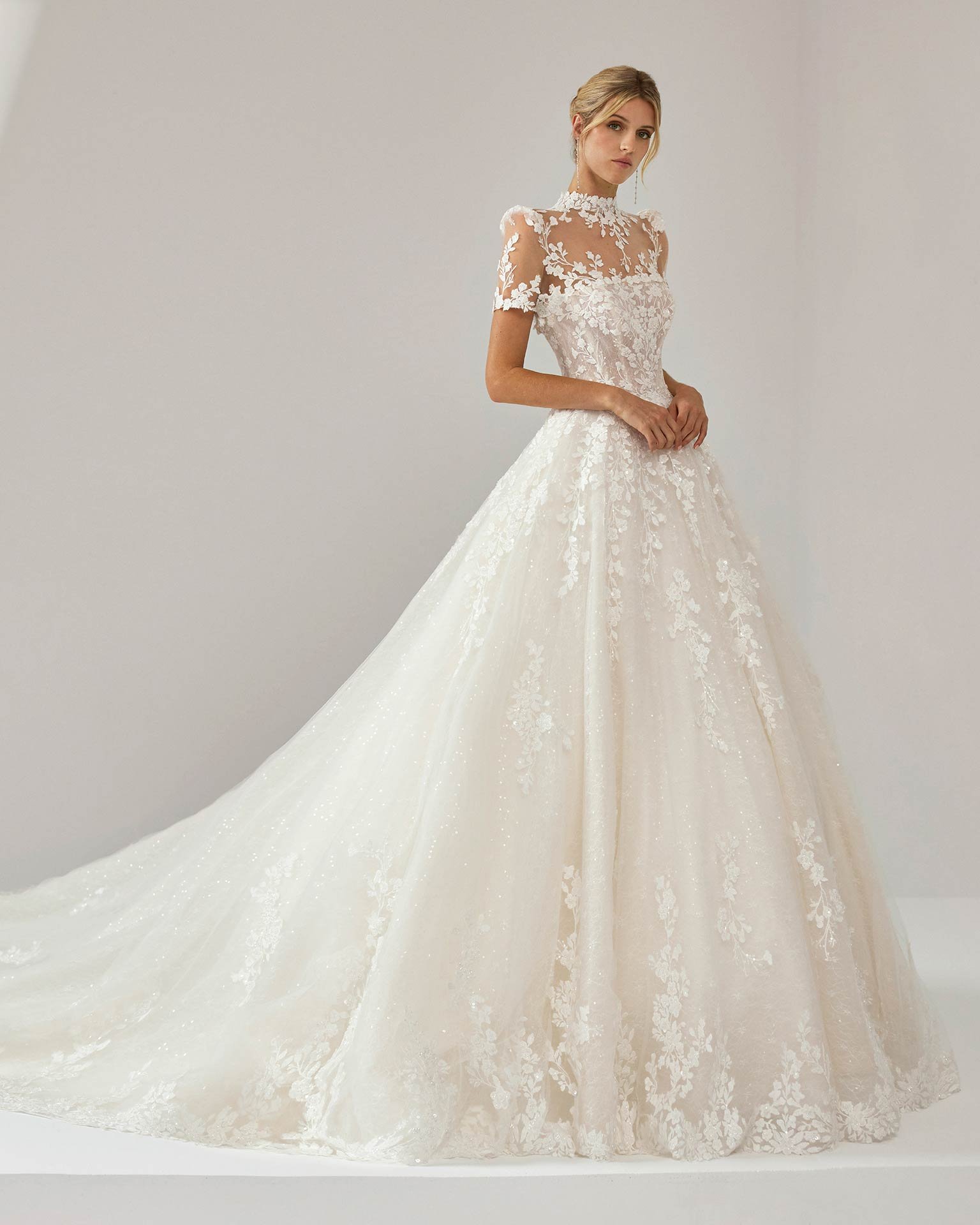 1w09-alecia-luna-novias-3.jpg