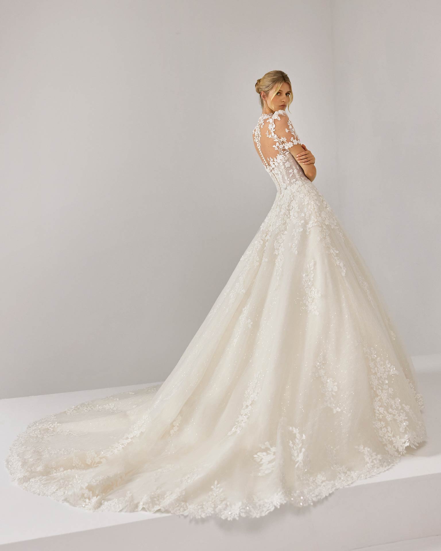 1w09-alecia-luna-novias-2.jpg