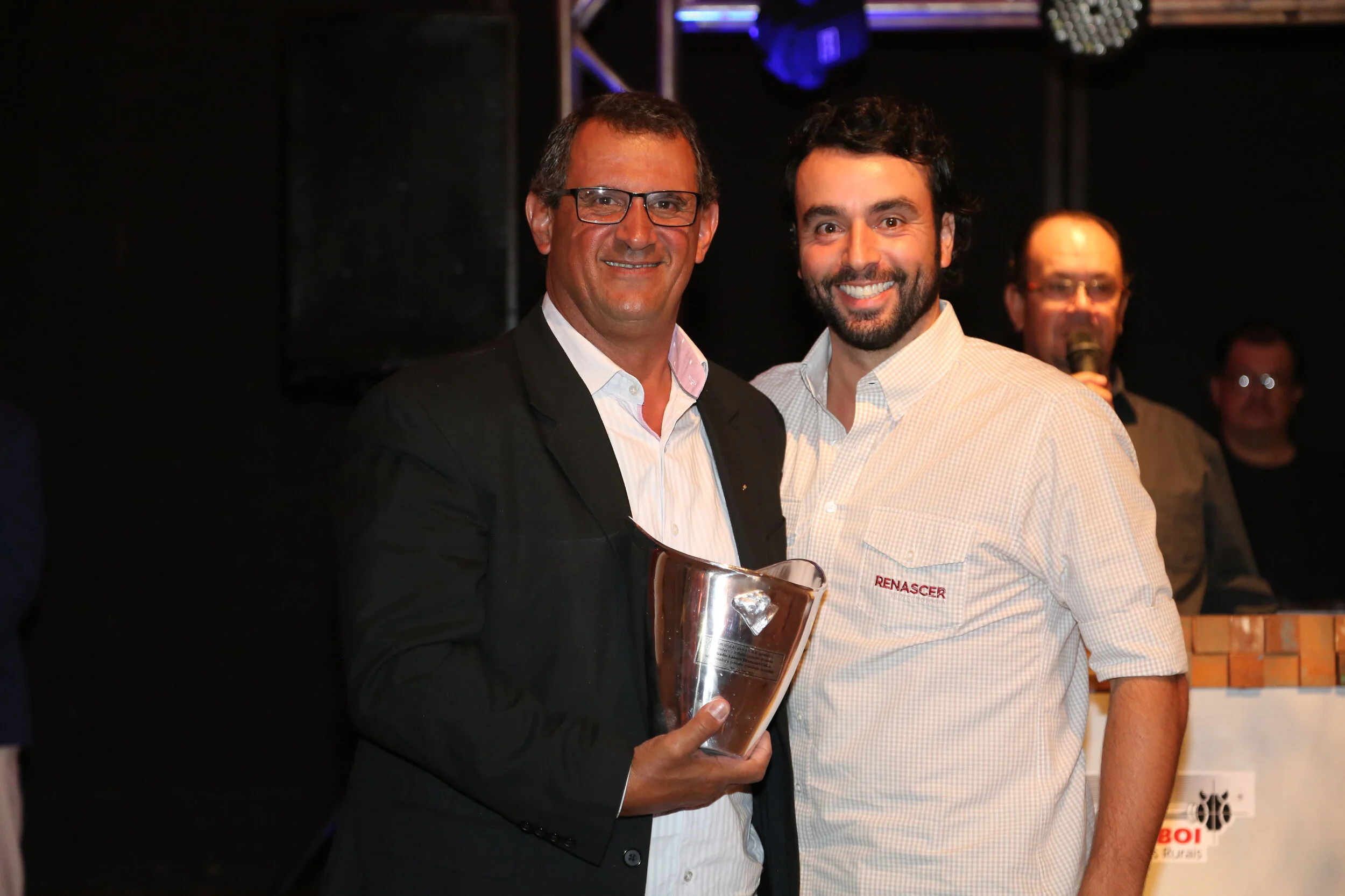  Gil Tozatti (representando Cláudio Antônio Bitencourt Caldas) e Leonardo Pavin (representante da Renascer Biotecnologia) 