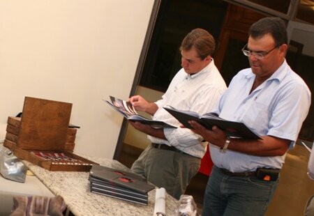 Lançado livro dos 30 anos da ABB