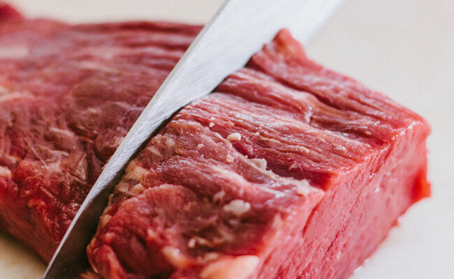 A indústria de carne bovina brasileira atingiu um faturamento de US$ 2,2 bilhões no quadrimestre