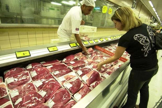 Carne: Paranaenses protestam contra portaria do RS