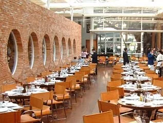 Rubaiyat: crescer, mas sem virar rodízio ou fast-food