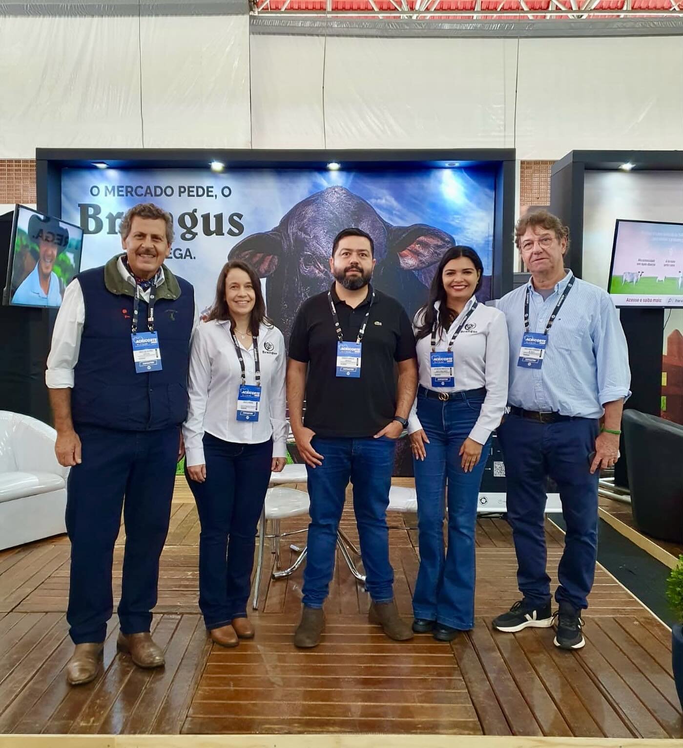 A equipe da Brangus est&aacute; presente na Acricorte, em Cuiab&aacute; (MT)! 
O primeiro dia de evento foi de muita troca sobre a pecu&aacute;ria nacional e, &eacute; claro, sobre Brangus em nosso estande. 

Amanh&atilde; o dia tamb&eacute;m promete