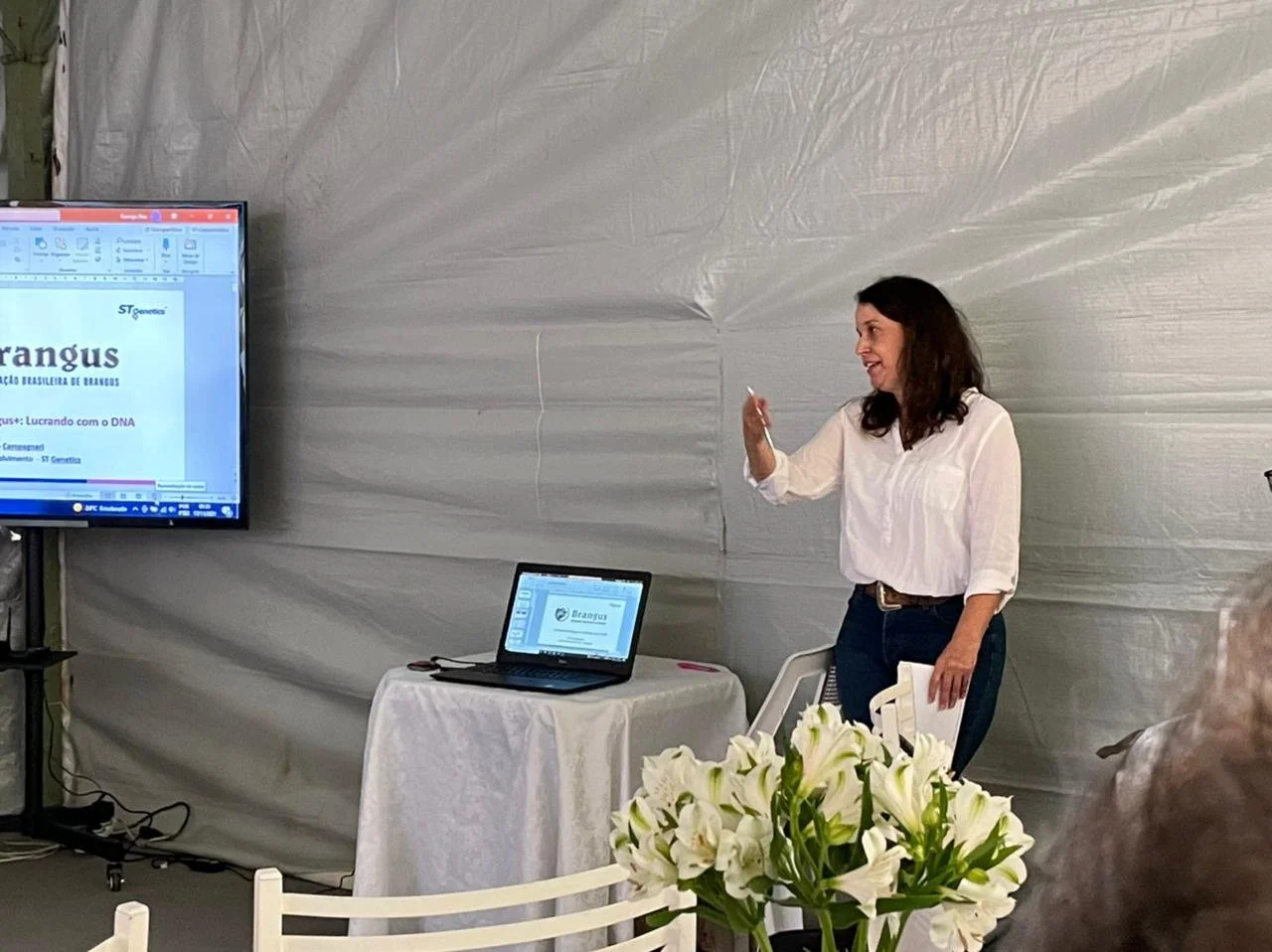 ABB reúne corpo técnico para projetar o futuro da raça Renata Pereira, Superintendente de Registro Genealógico da ABB