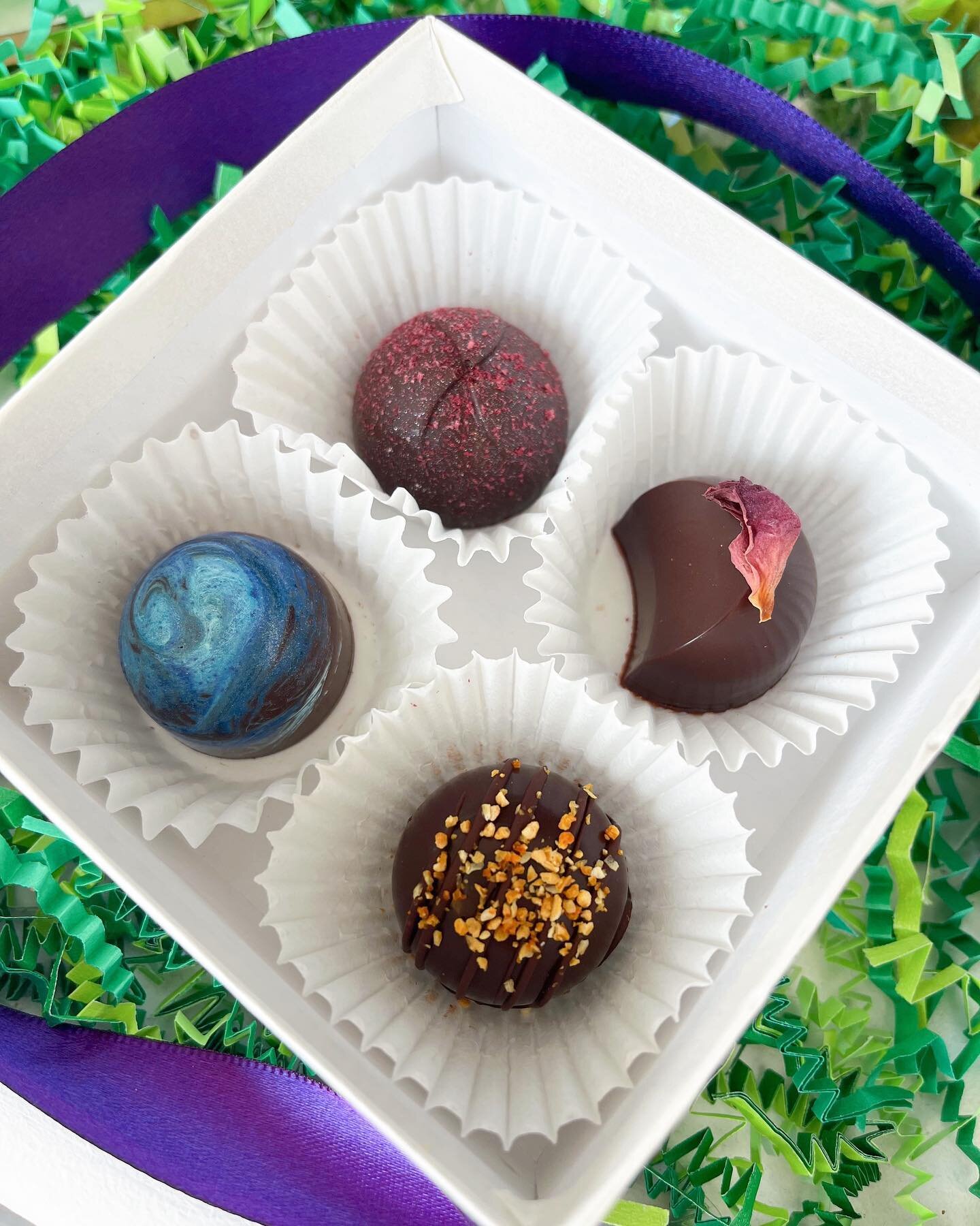 Tell Mom you love and appreciate her with truffles!
🌸Lavender
🌸Strawberry-Balsamic
🌸Rose
🌸Grand Marnier 

All hand crafted with our own bean to bar chocolate.

Available:
@eastashevillemarket  @northashevilletailgatemarket @hendersonvillefarmersm