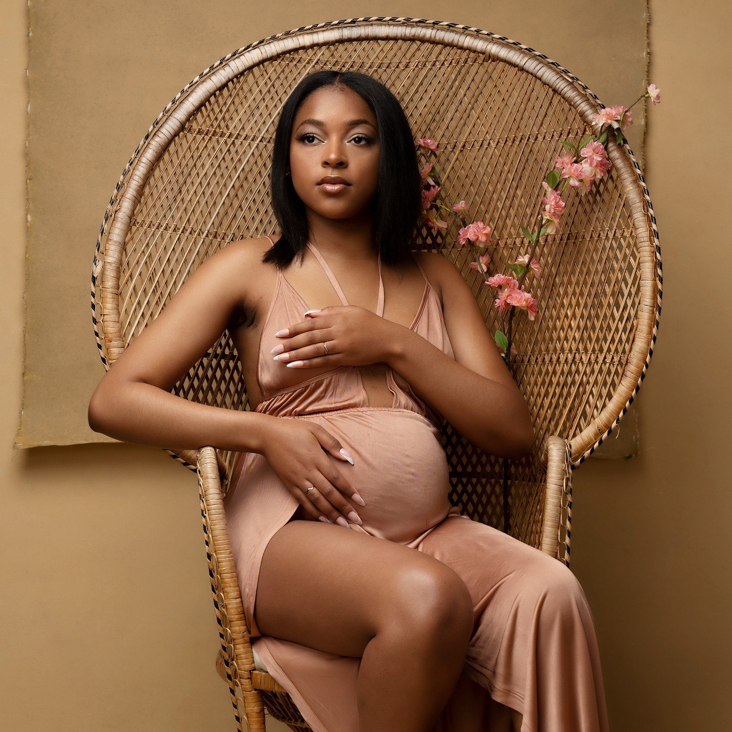 Innovative and creative are two words that could describe @tiannajwilliamsphotography's maternity work. You could also use artful, stunning....the list goes on! We love seeing the ways she incorporates our backdrops into her gorgeous photography.

#c