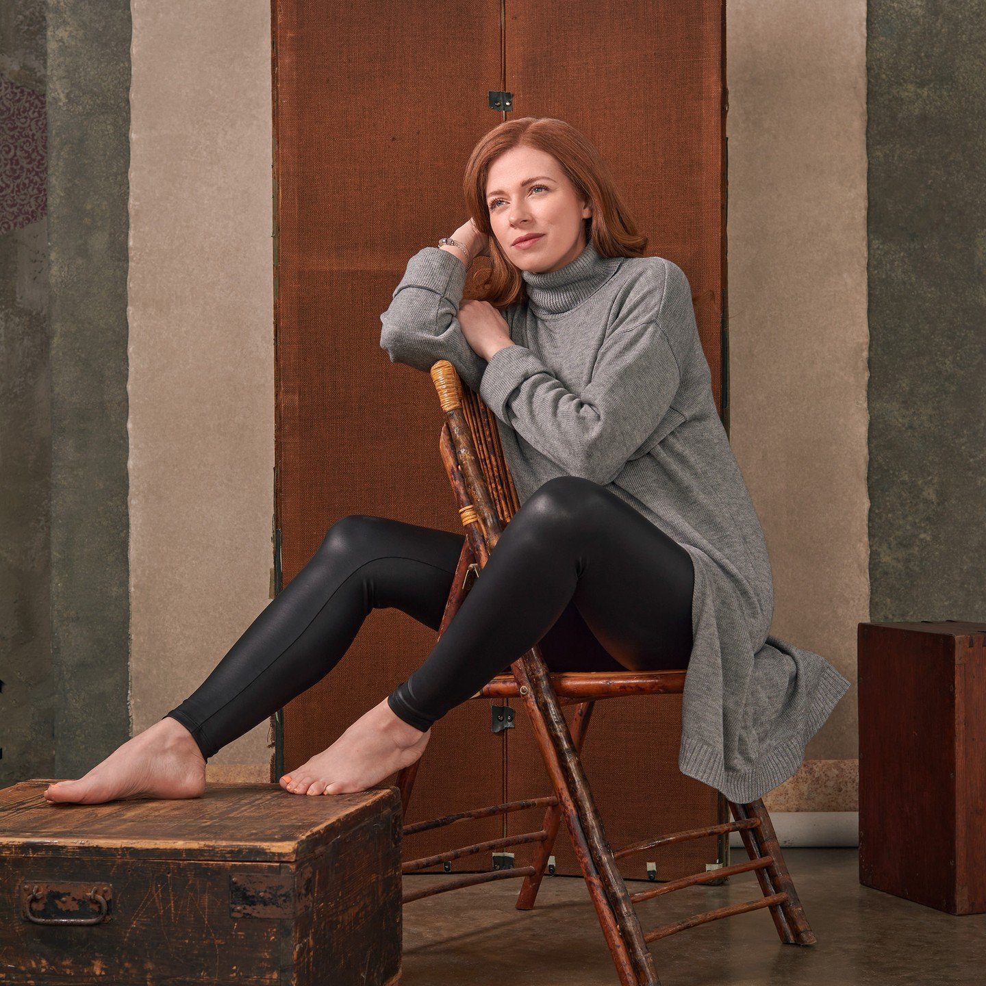 Look at this beautiful set design from @rojwhitelockphotography! This beautiful, earthy palette is a great match for the wardrobe and hair tone of his portrait subject. We love to see it!

#canvasbackdrops #modelportrait #studioshoot #paintedcanvasba