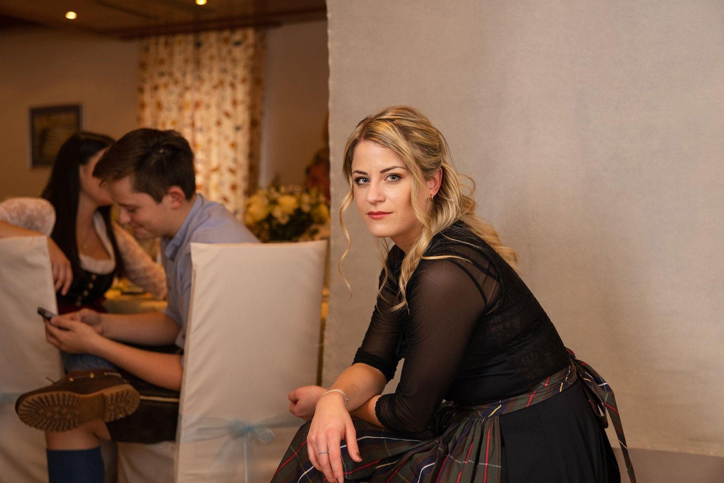 That expertly diffused lighting is kissing her face with such gorgeous warmth it's practically glowing - you can see how the soft natural illumination highlights her features and those loose blonde waves without creating harsh shadows that would kill