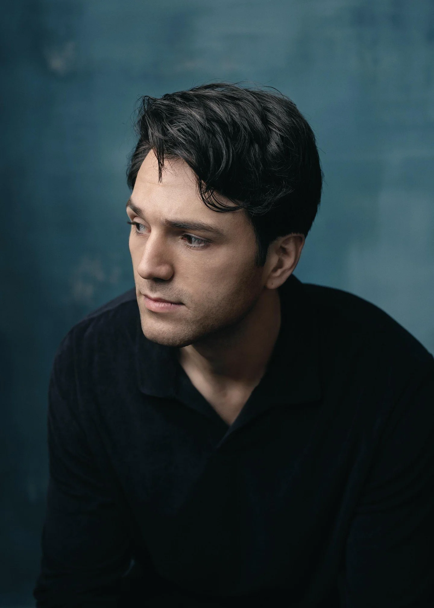 That soft diffused lighting is wrapping around his face like expensive cashmere creating those smooth graduated shadows that sculpt his features and bring out those facial contours without turning this into some brooding cologne ad - notice how it il