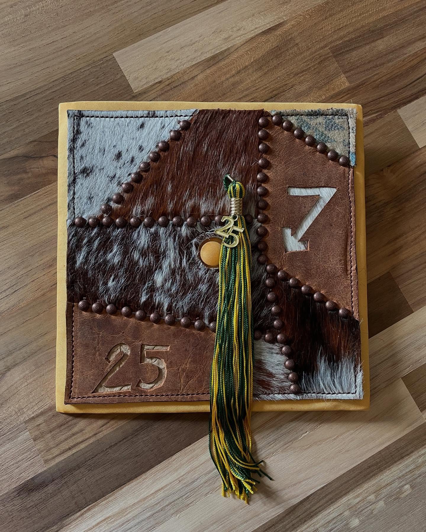 Did I really have time for this project&hellip;? Not really😂. But even though I&rsquo;m not taking orders right now,  I have a hard time saying no to the kids around here- especially the seniors😉. I was asked to make a grad cap topper using the sam