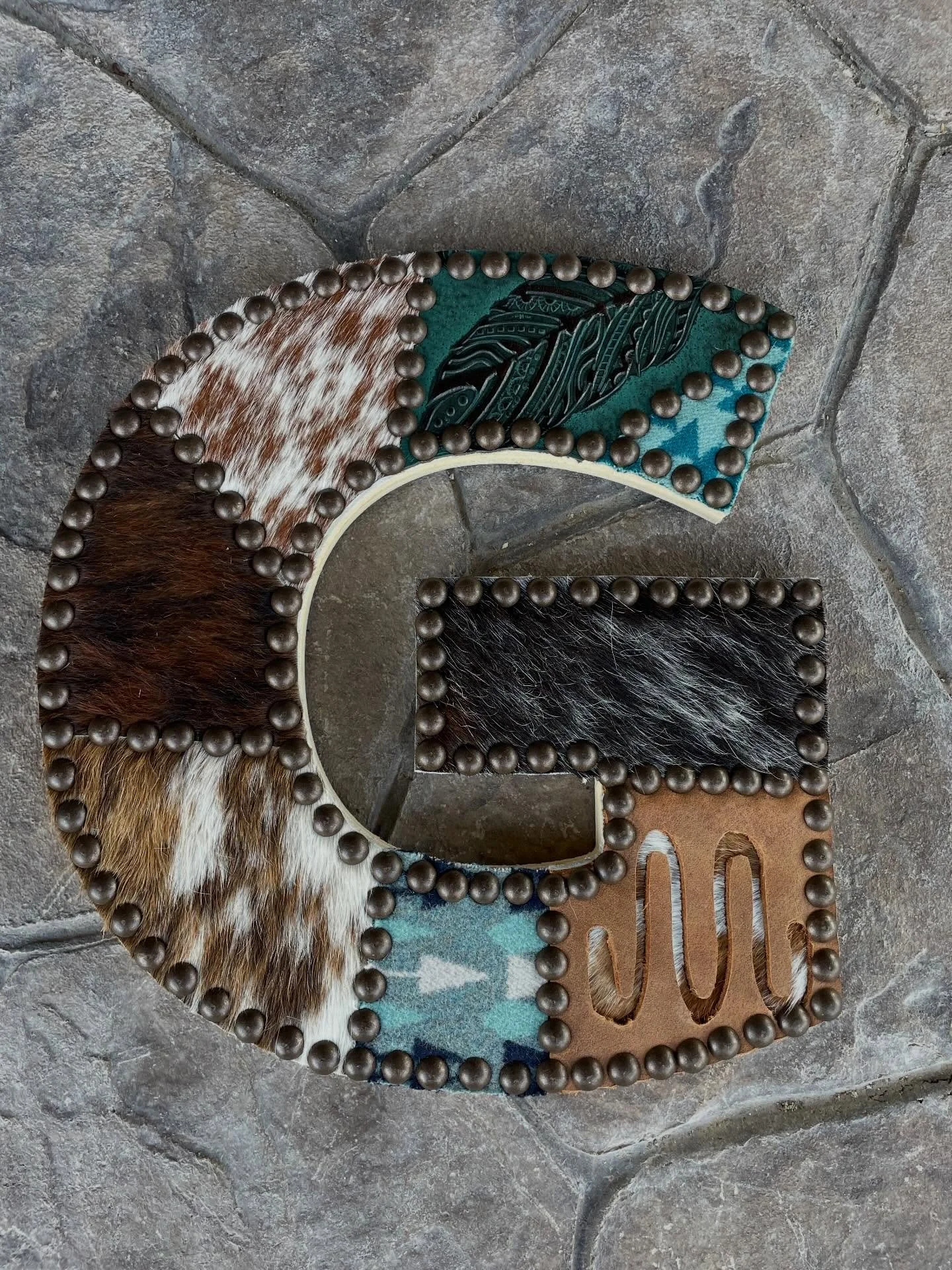 Now I can share this custom letter I made for a talented silversmith and friend. 

#westerndecor #handmade #rusticdecor