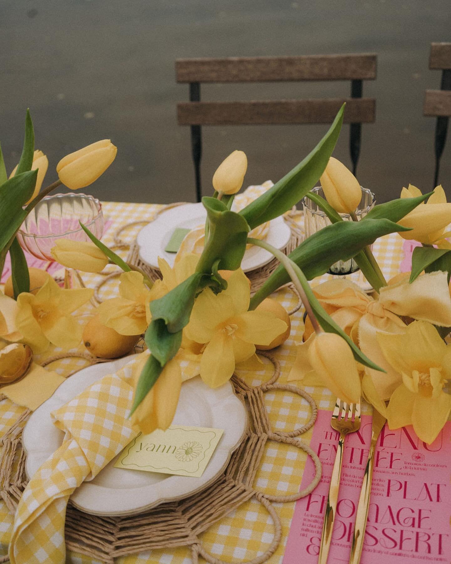 Vous avez aim&eacute; ce shoot !! Soyez pr&ecirc;ts on vous a pr&eacute;par&eacute; un truc bien bien cool ce week-end avec ma fav team !! 
Indice : 
🍓🍅🌶️🍋🍹

Wedding planner &amp; designer @baisers.s / @made.bybs
Photographe @marinearborioweddin