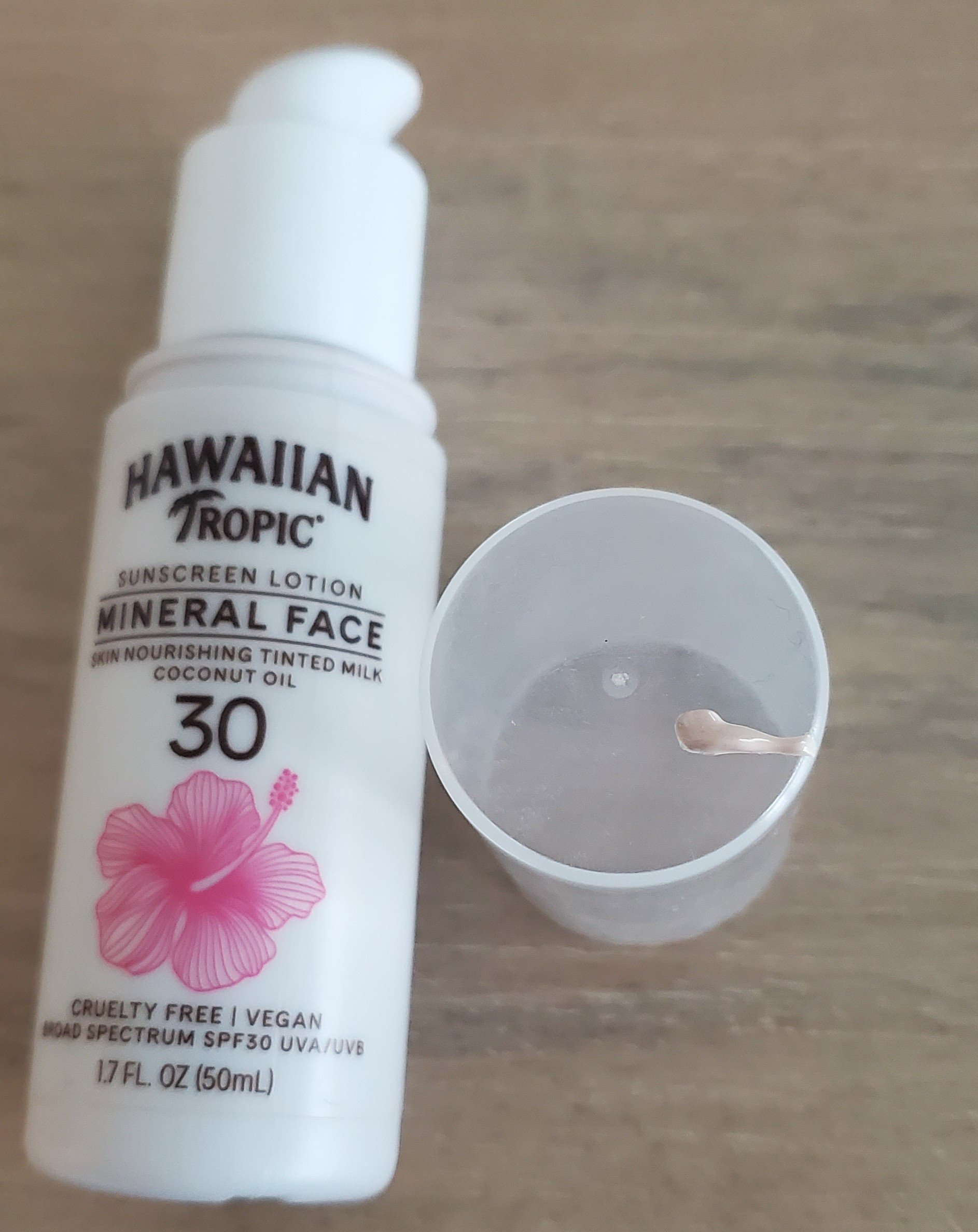 Hawaiin Tropics Tinted Mineral Face Sunscreen (2).jpg
