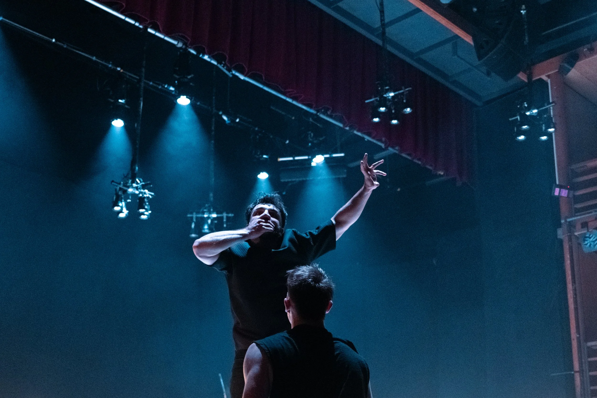 tomorrow-indoor-production-2faced-dance-5.jpg