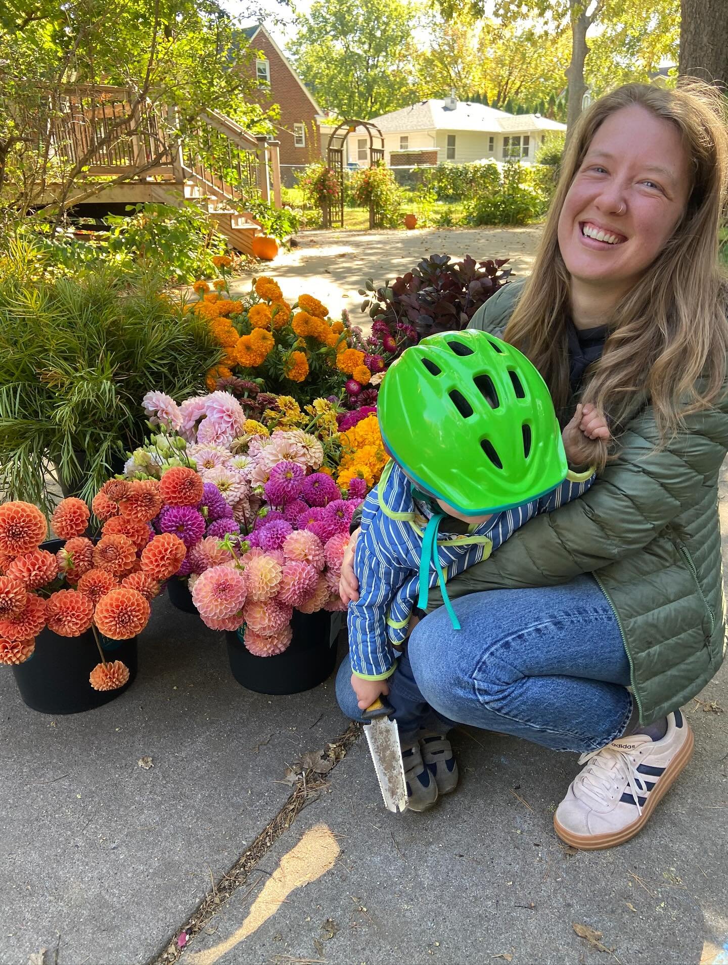 One of my favorite things about local flowers is that I don&rsquo;t have to worry about tiny hands exploring them and coming away covered in toxic pesticides!

Using chemical-free, locally-grown flowers is always my priority, for your health and mine
