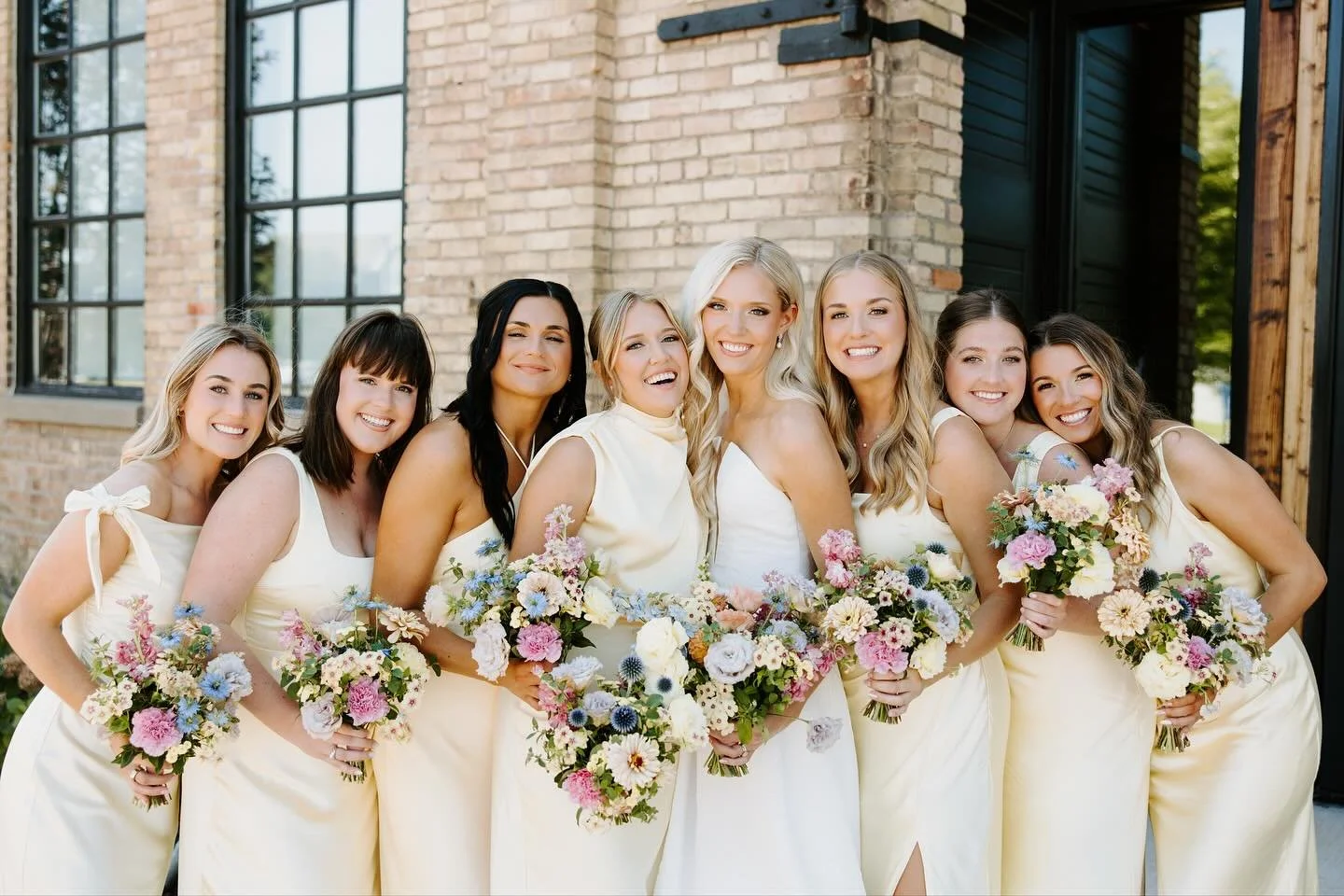 I&rsquo;m not sure which is more gorgeous&mdash;this stunning wedding party or the almost 100% locally grown bouquets!!! 

Give me a wedding smack dab in the middle of the local flower season and a long design leash and I&rsquo;m in heaven 🤩

Photos