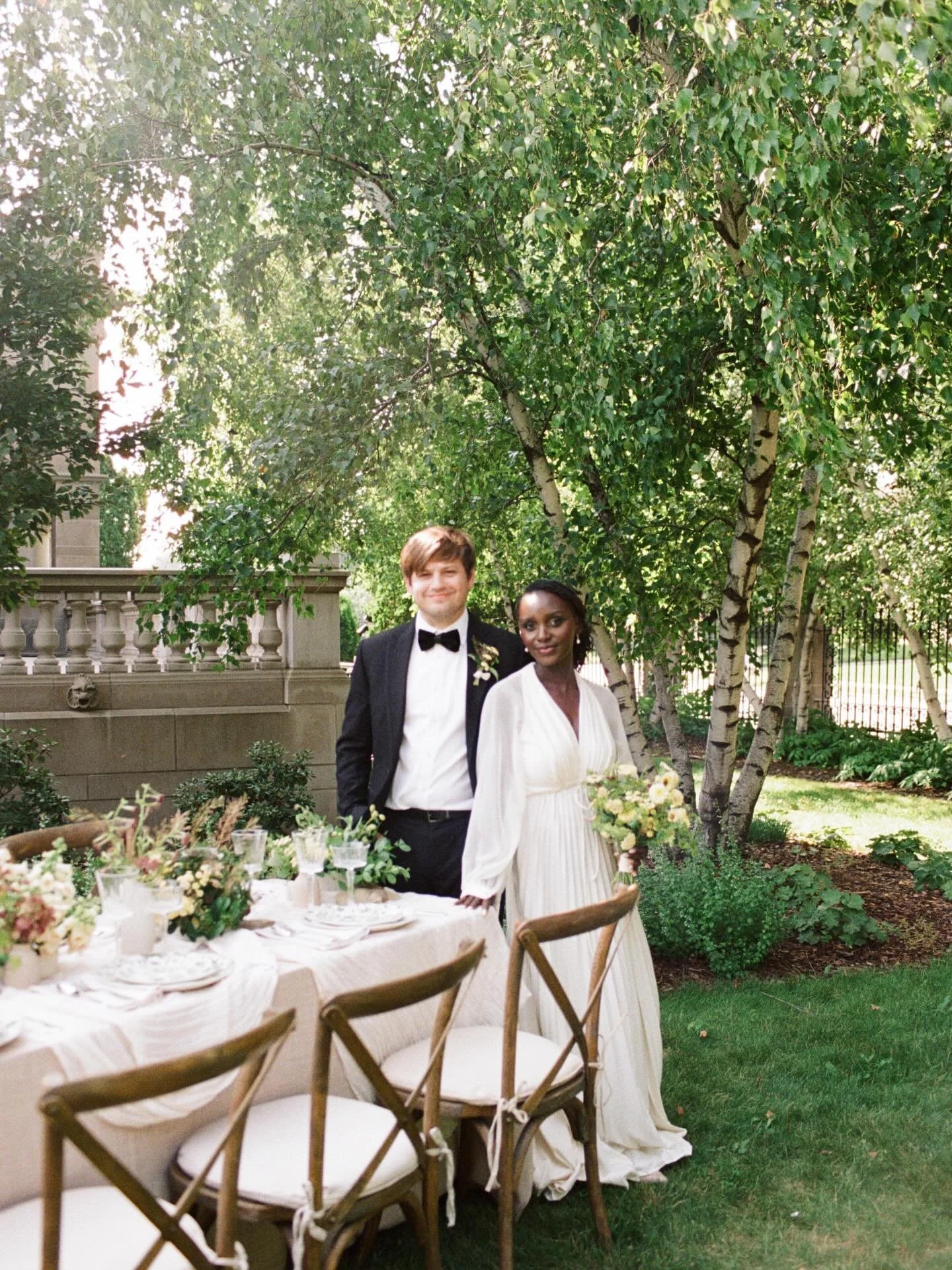 Preparing for a joy-filled wedding season by sharing some of my favorite work from last year!

First up are some portraits from a styled shoot I planned with @zoeyatesphoto and @realmplanning last July ✨ 

The emphasis for this shoot was to bring in 