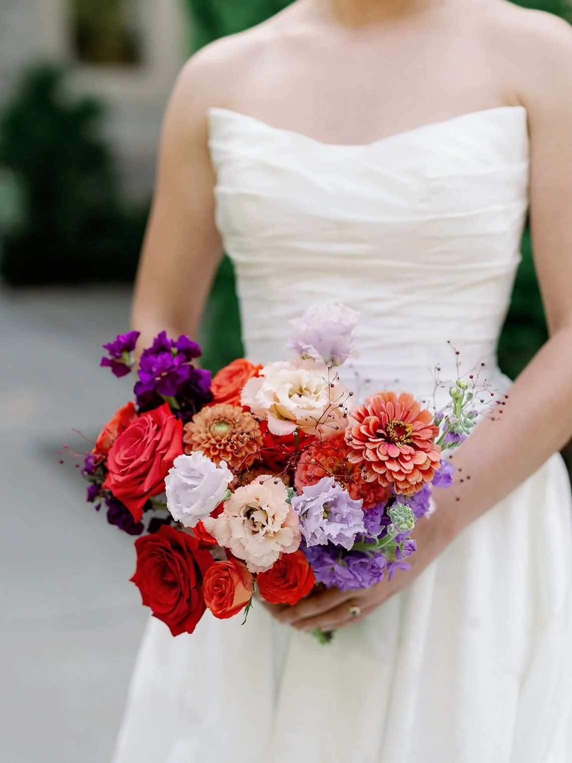 Ways I lock in when I&rsquo;m making your bouquet:

🔒 I pick out the blooms before designing any other pieces, we want the best of the best for this babe!
🔒 I make sure the vibe is right&mdash;I usually make your bouquet first thing in the morning 