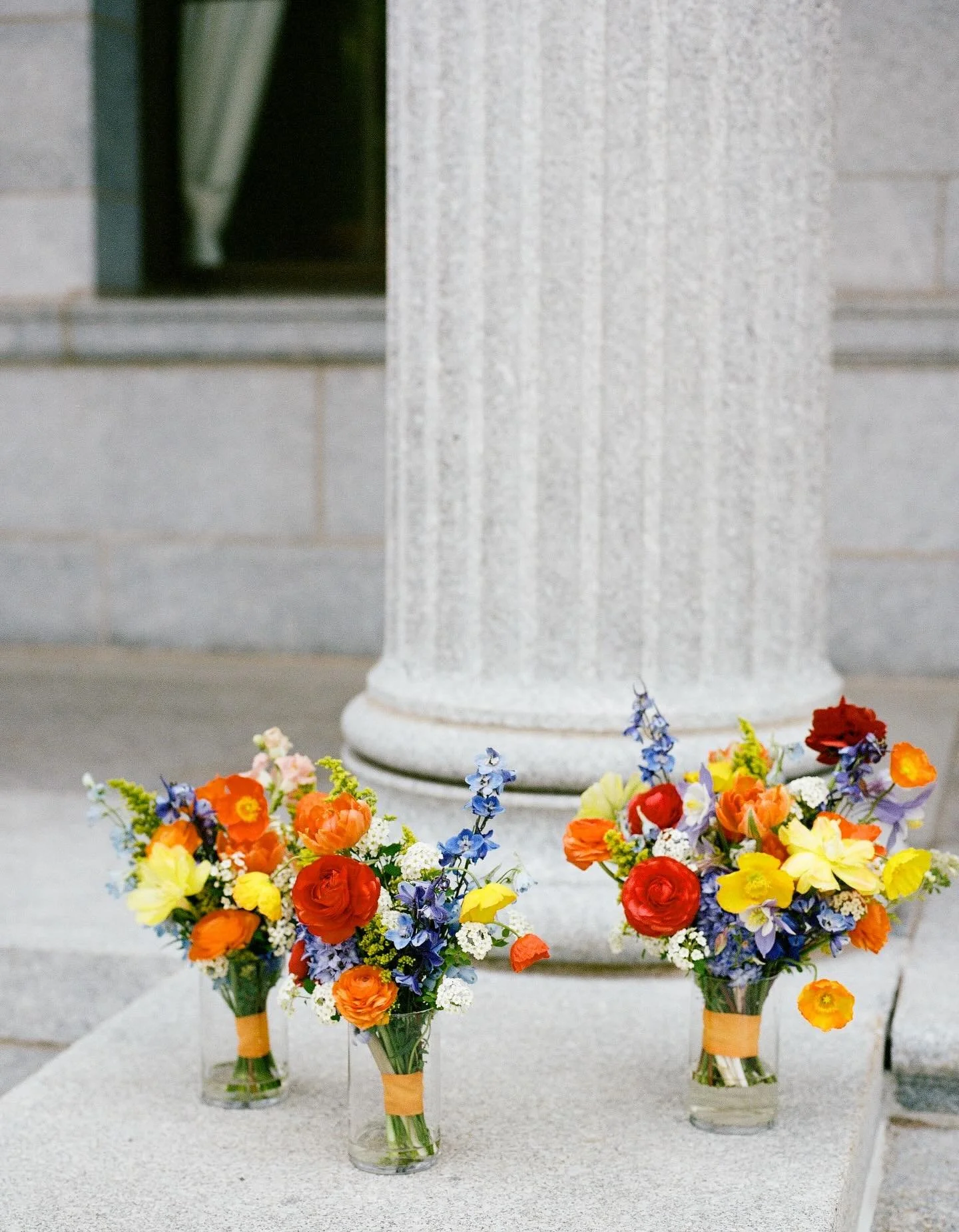 Feeling a connection with your wedding vendors is important! Here are some signs I might be the perfect florist for you:

🌷 your wedding centers the people who will support your marriage, not just who your MIL wants to invite 
🌷 your color palette 