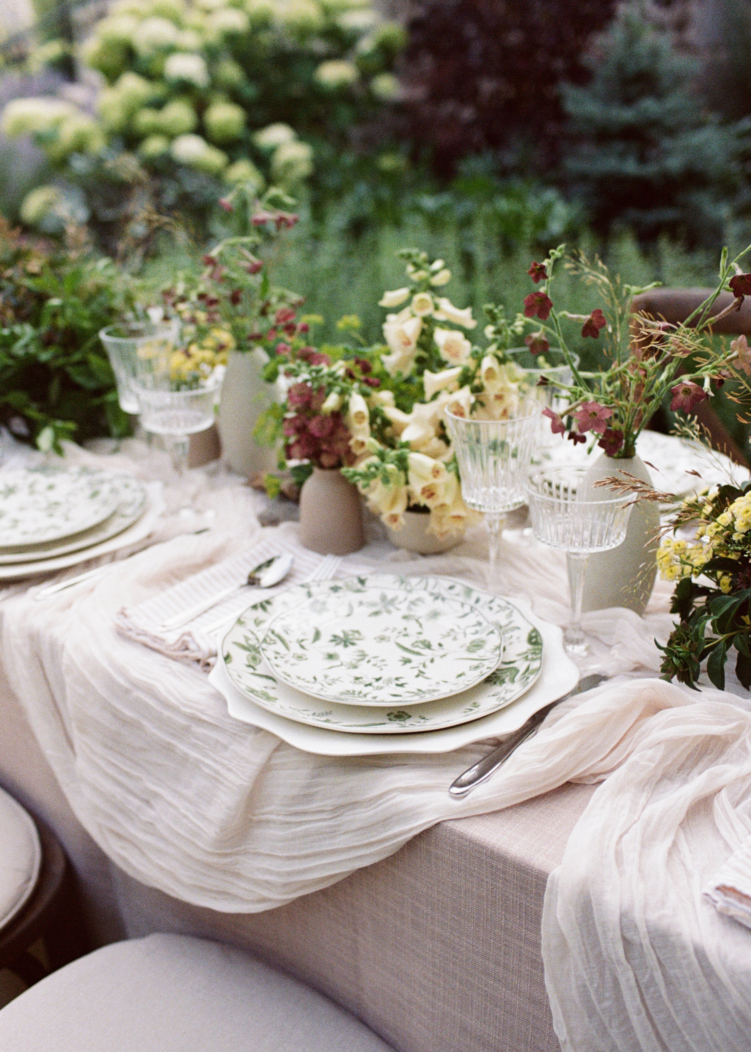 RewildingStyledShoot_zoeyatesphoto-107.jpg