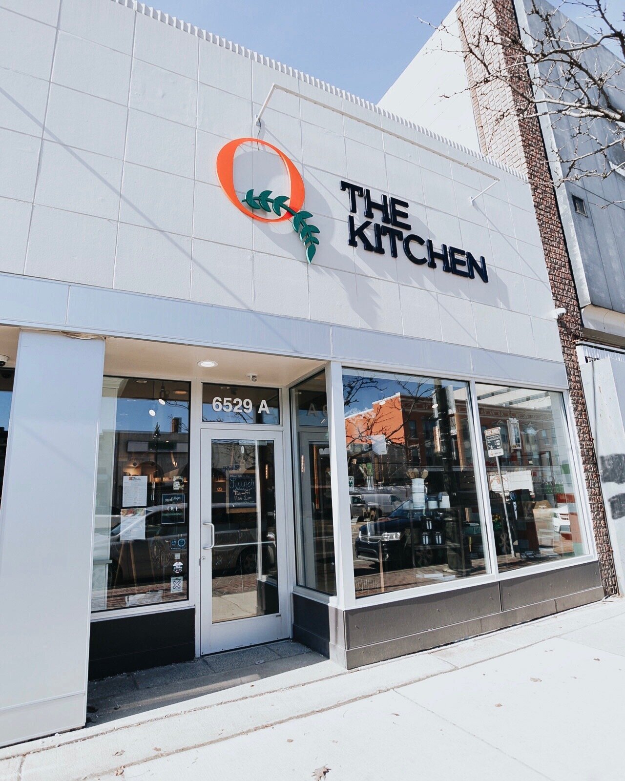 Exterior of The Kitchen by Cooking With Que on Woodward Avenue in Detroit