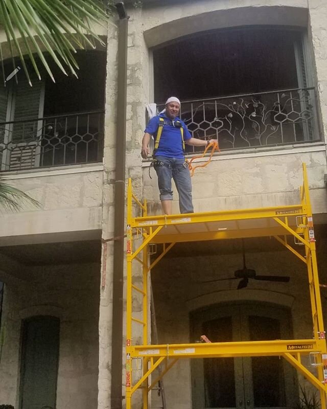 #tbt 2018,  to that time we had to bring in a scaffold to install a master closet. .
Every space and every project is different and unique. This is what I love when working with clients. We will get in down from start to finish. .
#cmclosetdesign #cm