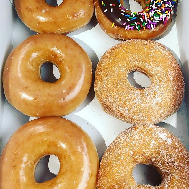 Yeah for National Doughnut Day! And now officially first day of summer.
&bull;
&bull;
&bull;
&bull;
&bull;
#nationaldoughnutday #foodporn #krispykreme #mbellishedlife