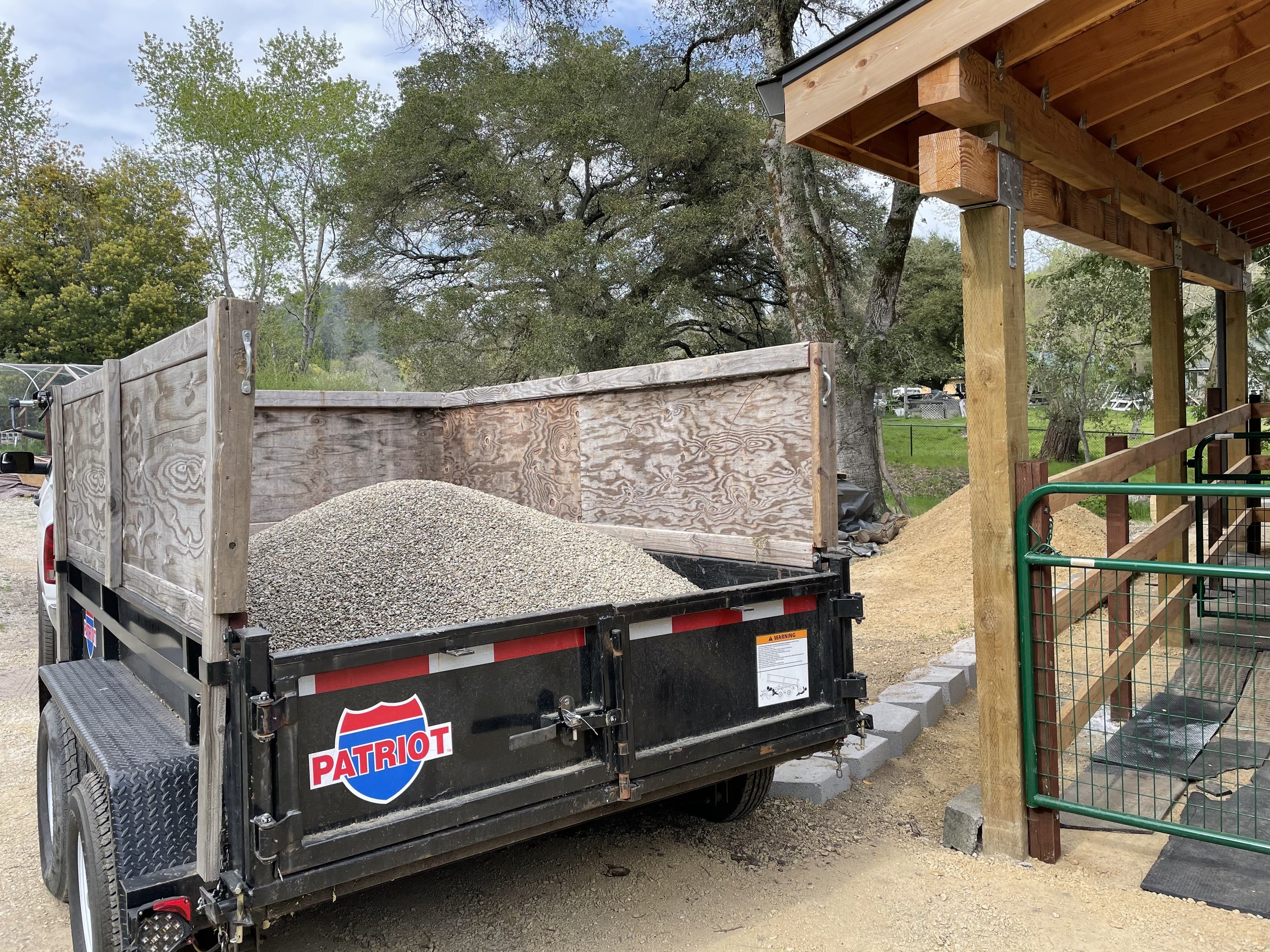 Thats a lot of pea gravel to shovel around
Wonder who is going to do that?