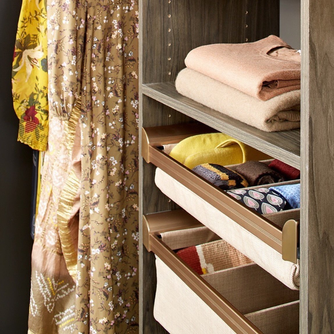 Fabric drawers are a great alternative to steel wire baskets and include customizable storage compartments. Learn more at simplyclosets.ca
-
#lingeriedrawers @taghardware #simplyclosets #fallclosetorganization #fallcloset #customclosets #organizedhom