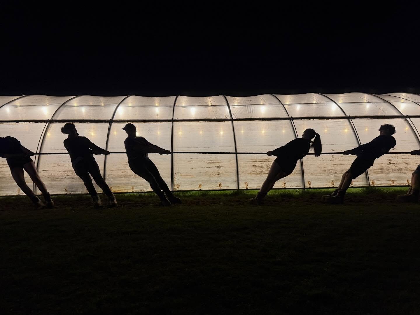 En soms is tegenlicht een zegen 🙏📸. Op bezoek bij @ttv.nijlen 🤩.