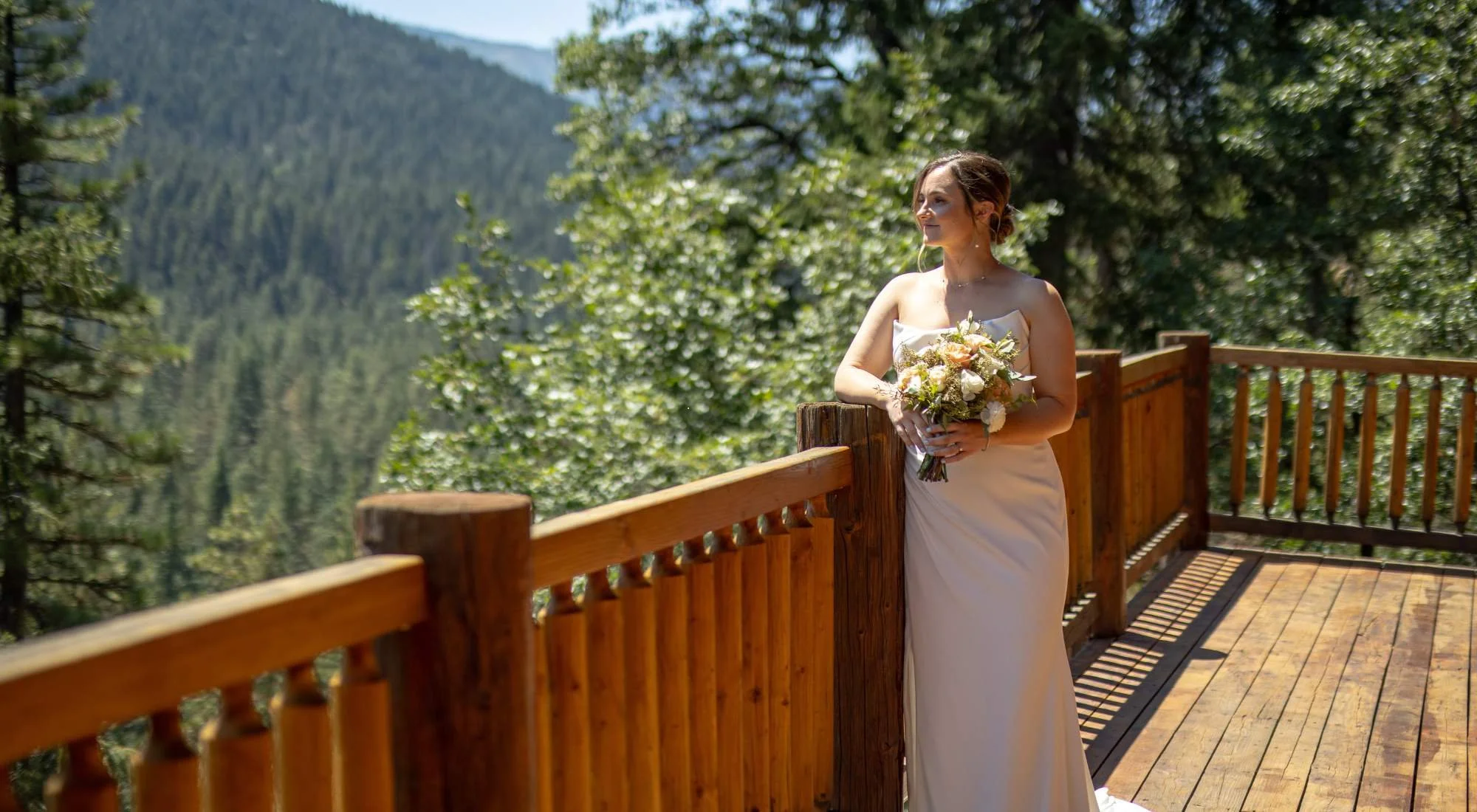 Nuptial Flowers: When To Book a Florist for Your Wedding