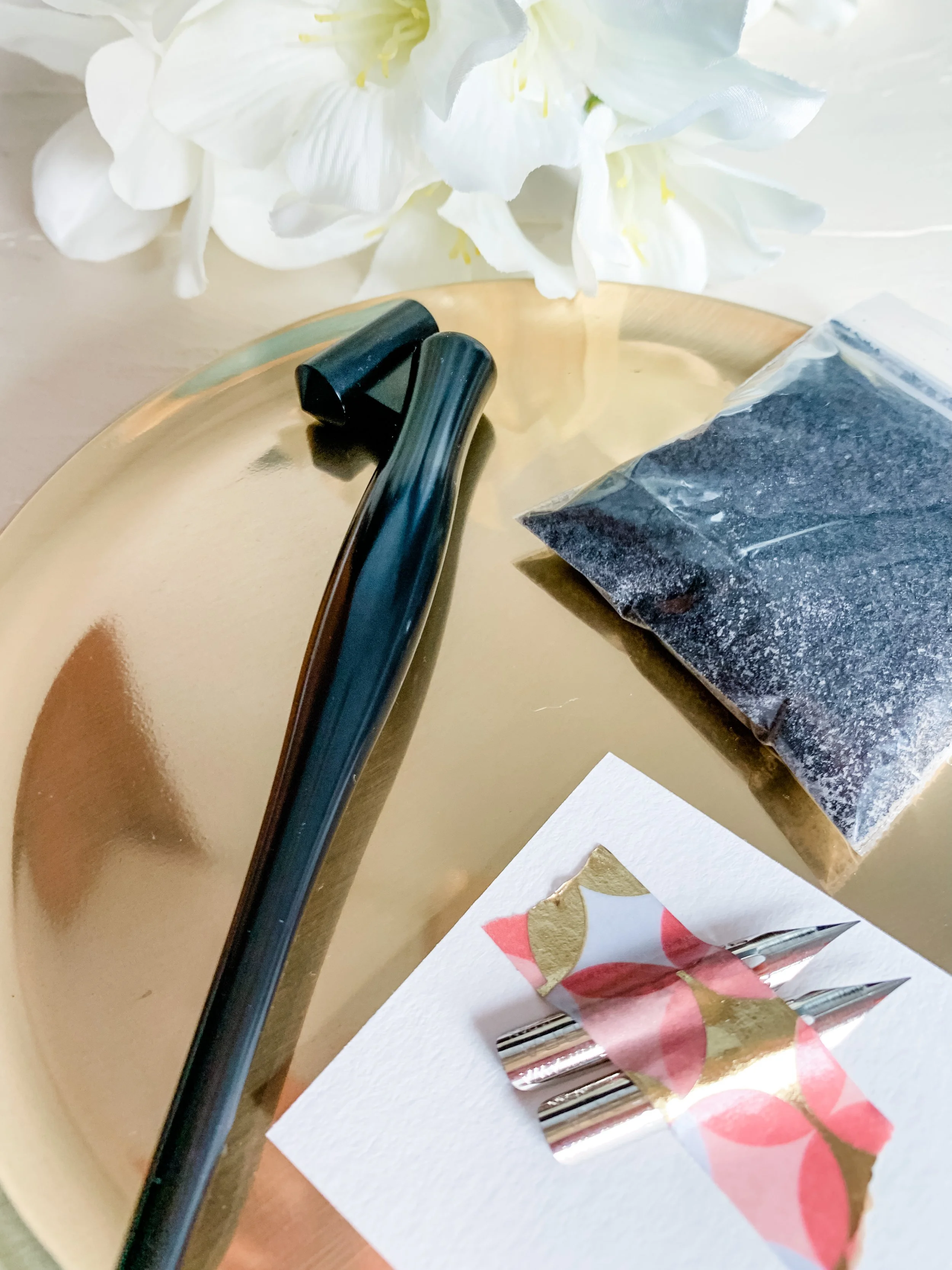 Set de materiales básicos para caligrafía