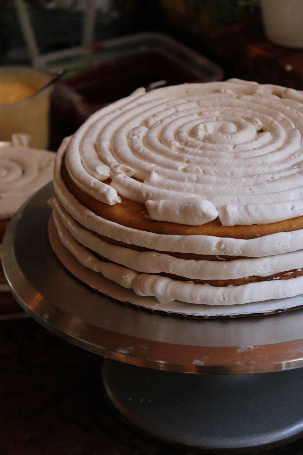 Piping-the-crumb-coat.gif