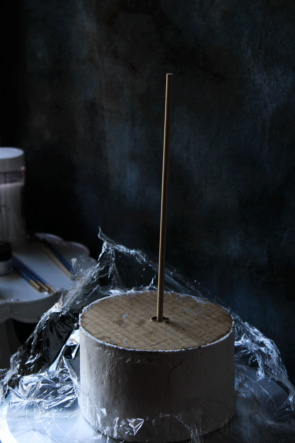 Inserting-dowel-into-top-layer.gif