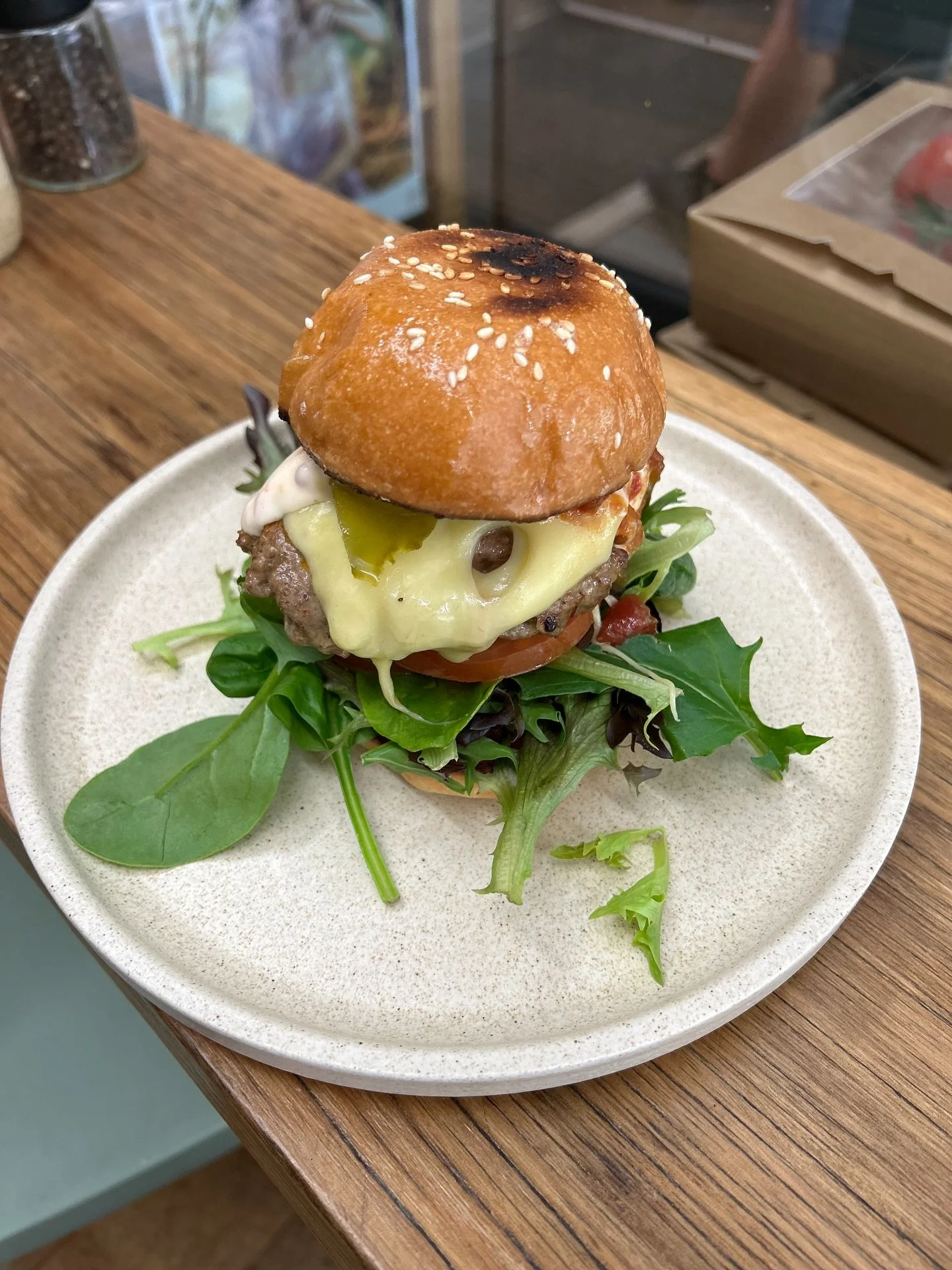 Weekend special incoming&hellip; and she boujee! 🤌🍔

Pat&rsquo;s Boujee Burger is stacked with a house-made beef &amp; pork pattie, lettuce, tomato,  swiss cheese, sauerkraut, pickles and that fermented chilli mayo we&rsquo;re all obsessed with!

A
