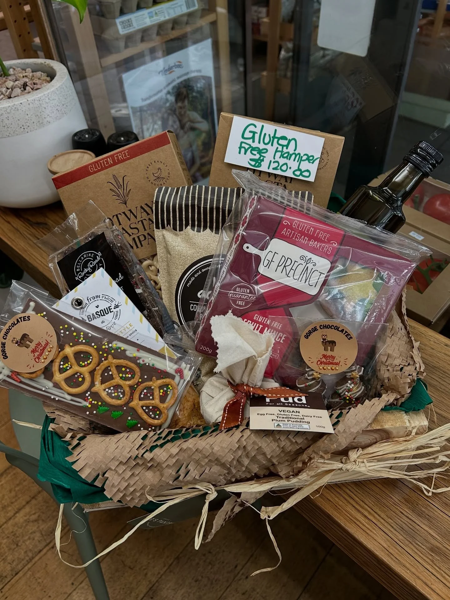 🎄🎅🏽✨ Our Gluten Free Hampers are HERE &mdash; and they&rsquo;re packed with all the gourmet goodness you love, minus the gluten!

Perfect for Christmas gifting, client thank-yous or a little treat for yourself 💚❤️

Featuring artisan goodies, swee