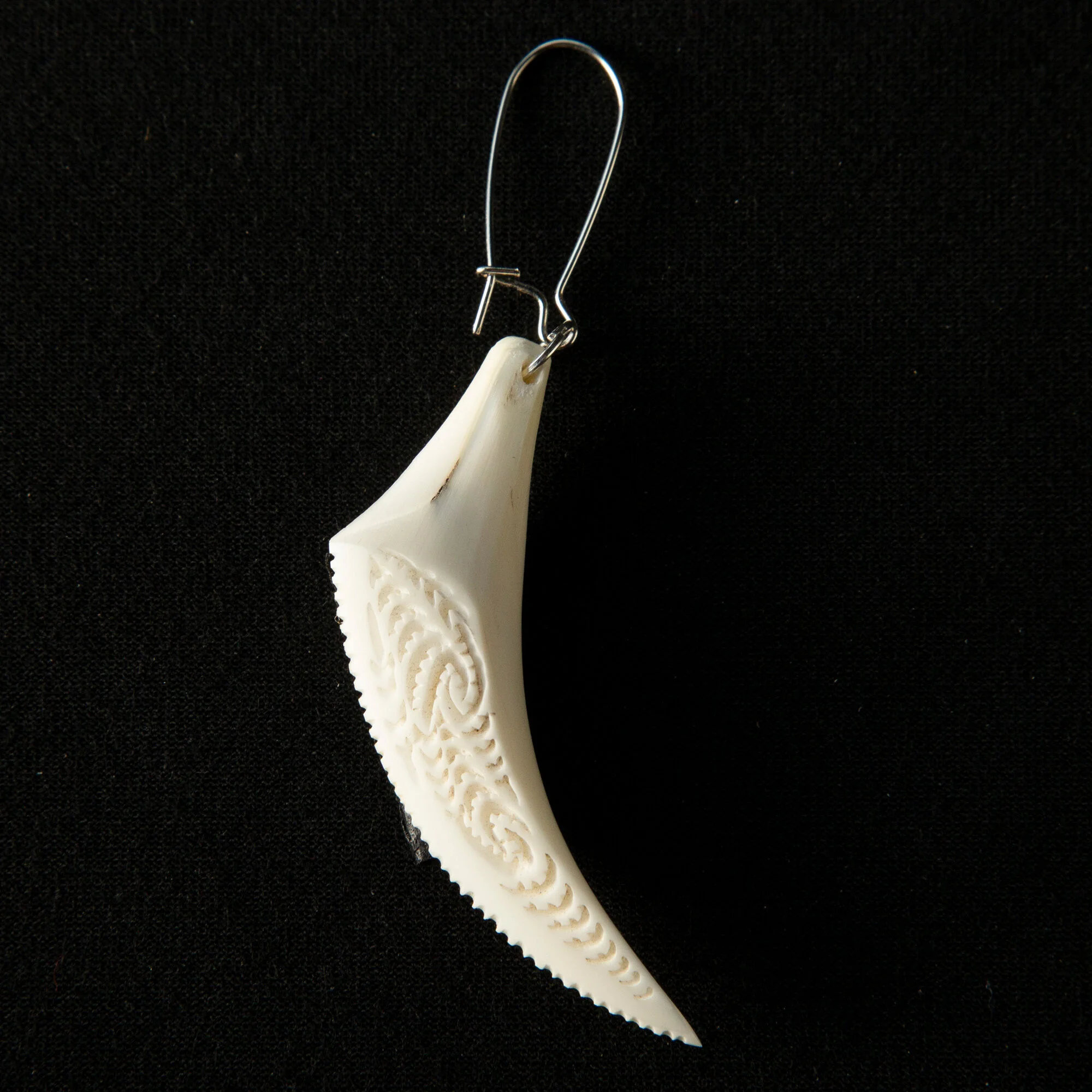 Mau taringa: Imitation Shark tooth earring #1