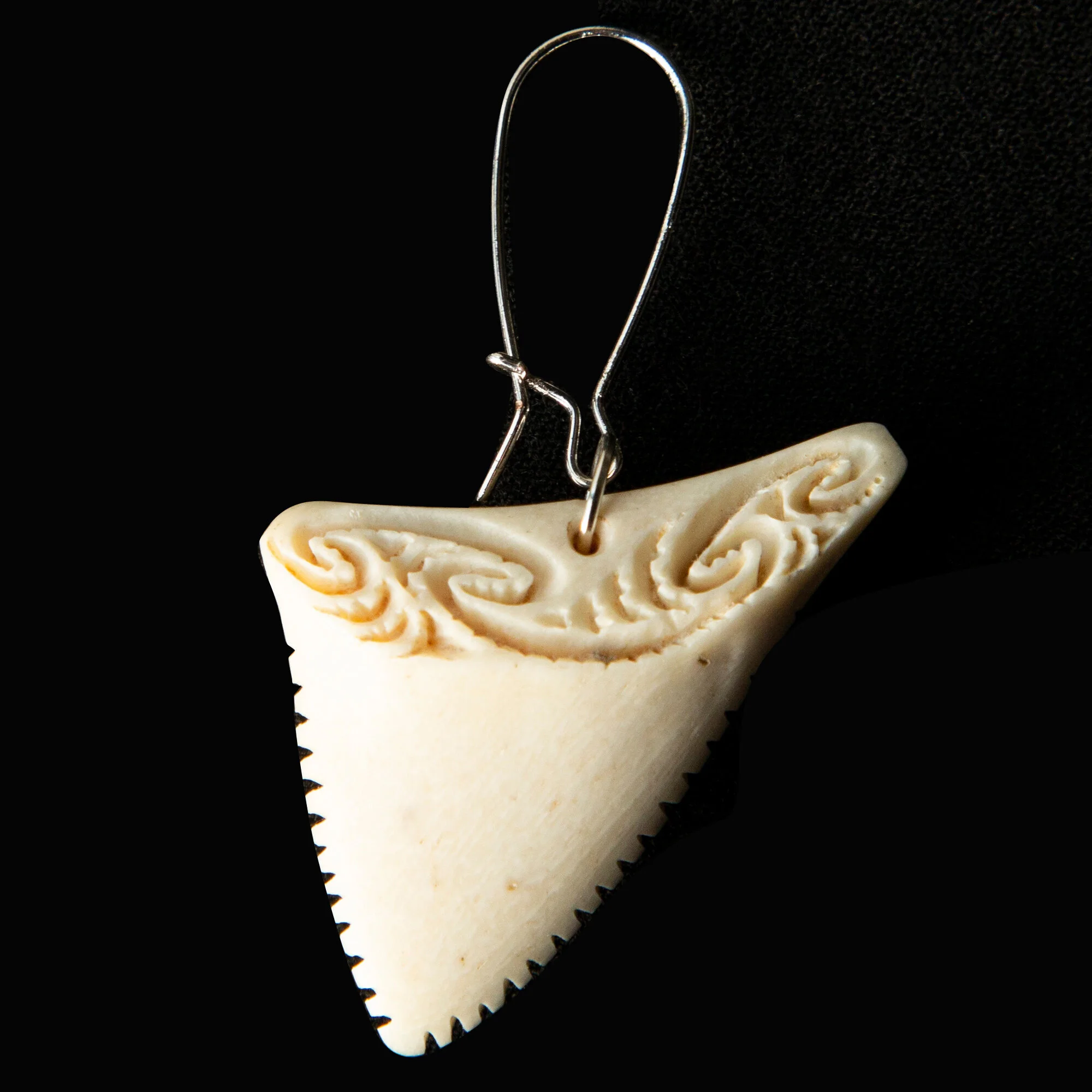 Mau taringa: Imitation Shark tooth earring #2