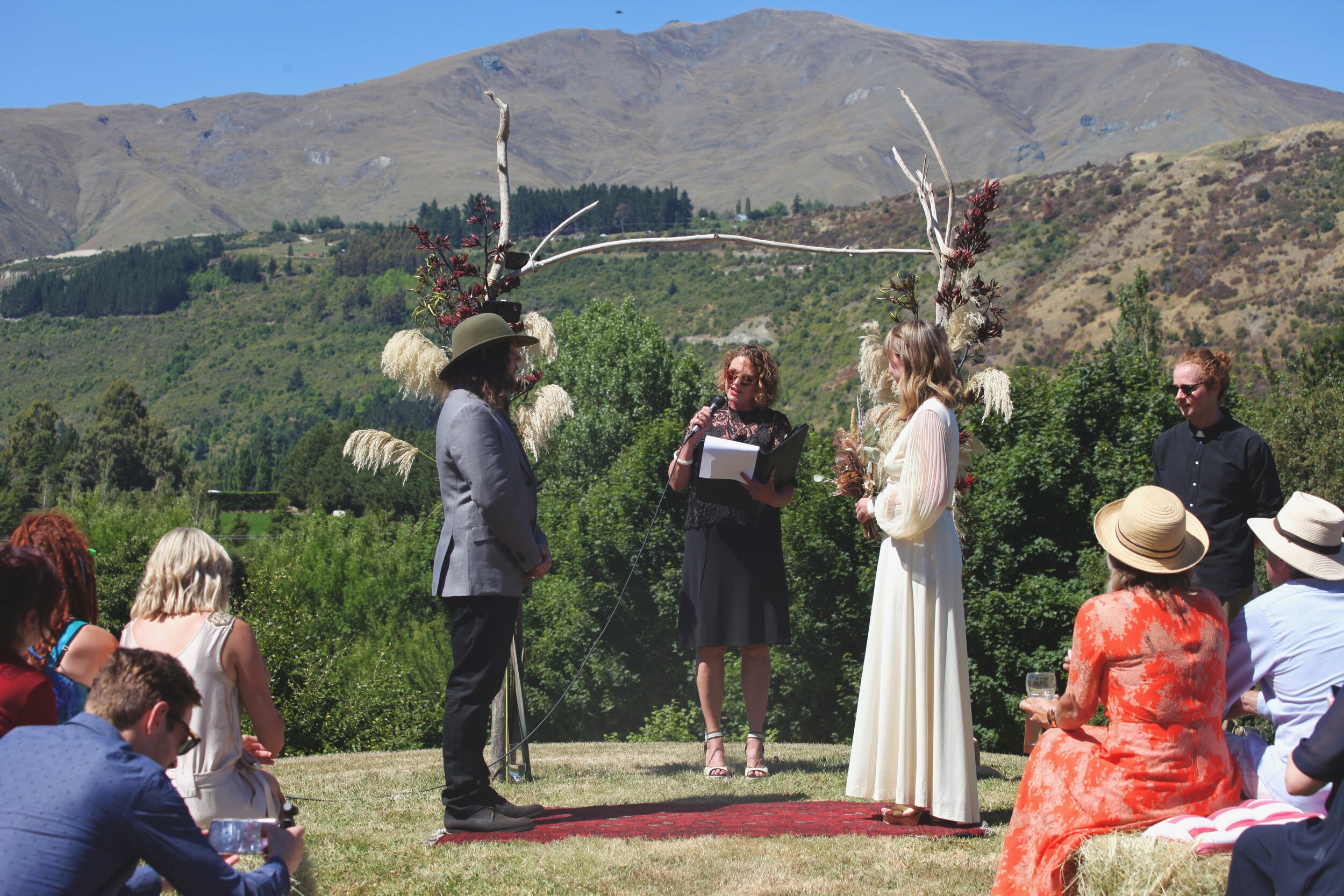 NZ Wedding Celebrant - Trudy Munro - Queenstown NEMO
