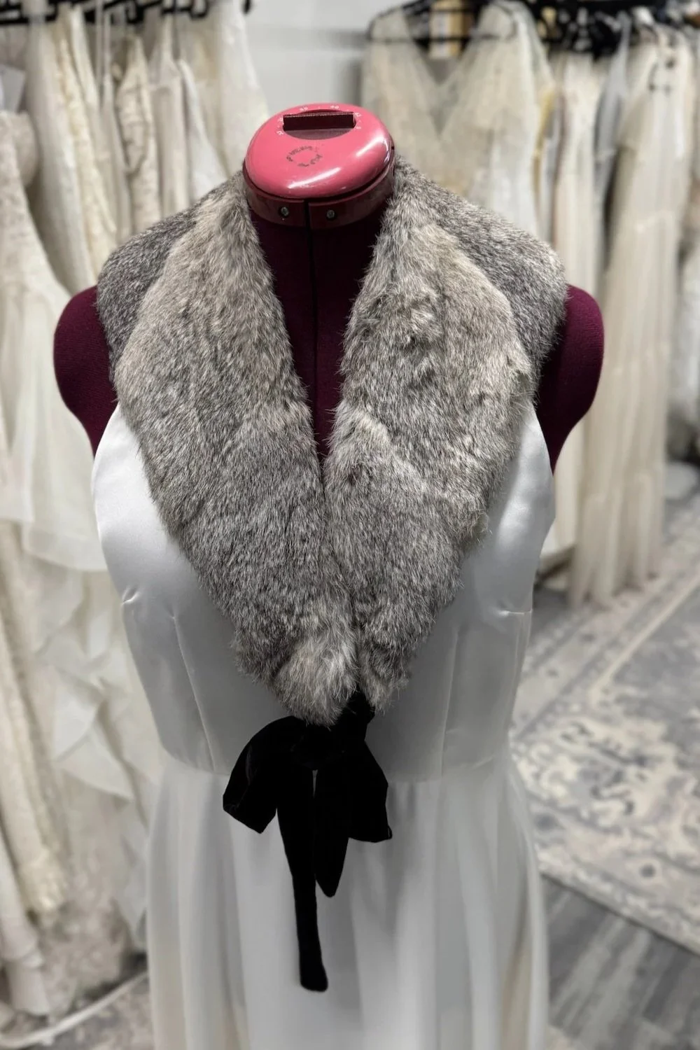 Nemo+Bridal+%26+Couture+-+Queenstown+Fur+Hire+-+Grey+Fur+Stole2+2.jpg