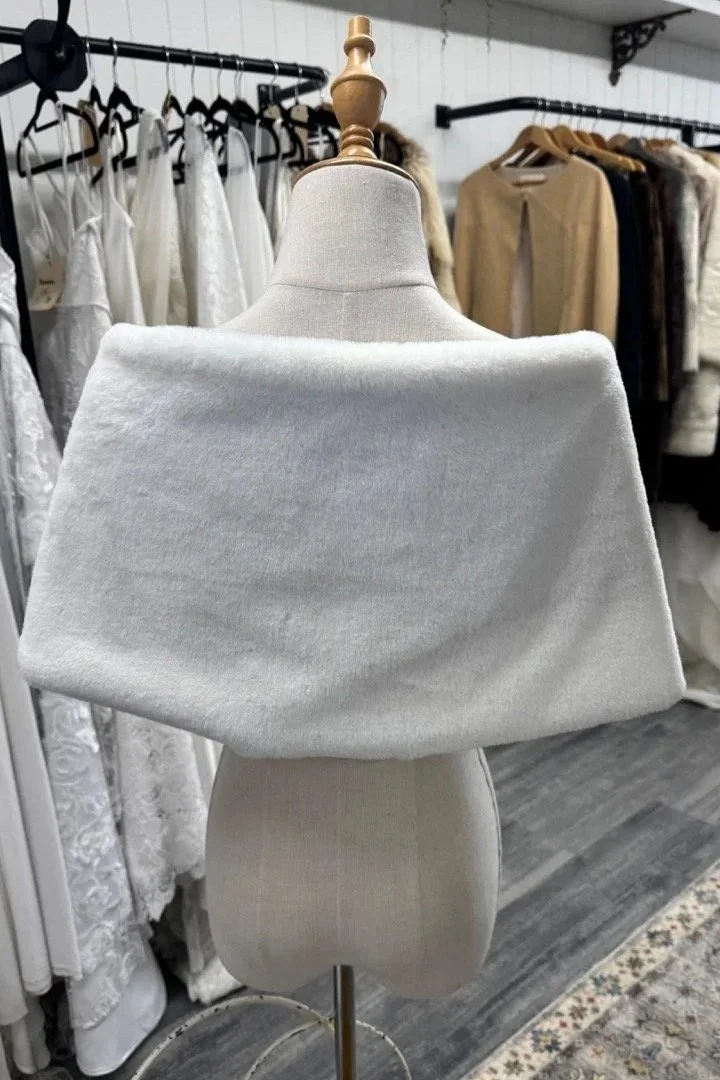 Nemo+Bridal+%26+Couture+-+Queenstown+Faux+Fur+Hire+-+Faux+1-2+Large.jpg