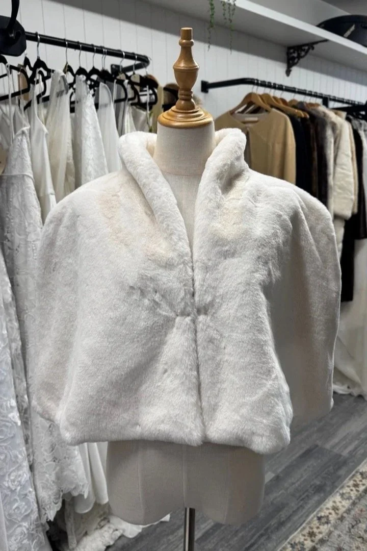 Nemo+Bridal+%26+Couture+-+Queenstown+Faux+Fur+Hire+-+Faux+18-1+Large.jpg
