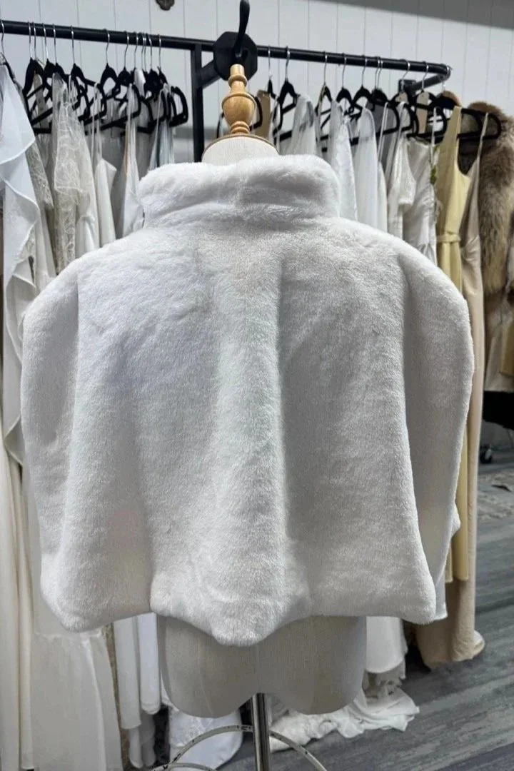 Nemo%2BBridal%2B%2526%2BCouture%2B-%2BQueenstown%2BFaux%2BFur%2BHire%2B-%2BFaux%2B18-2%2BLarge.jpg
