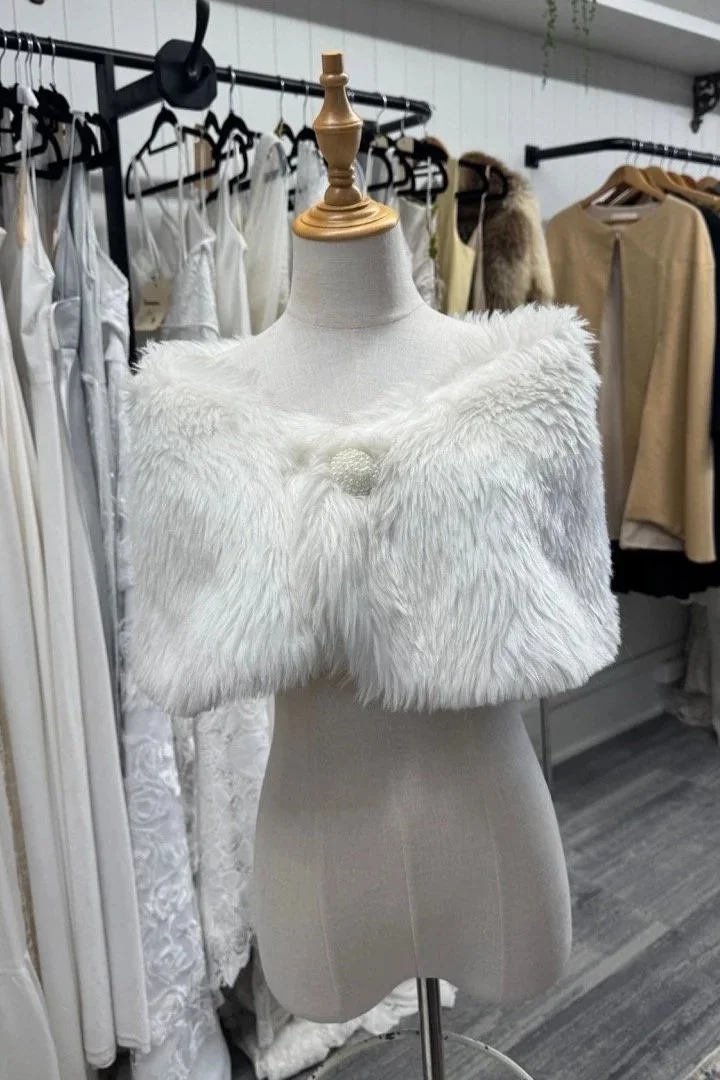 Nemo+Bridal+%26+Couture+-+Queenstown+Faux+Fur+Hire+-+Faux+11-1+Large.jpg