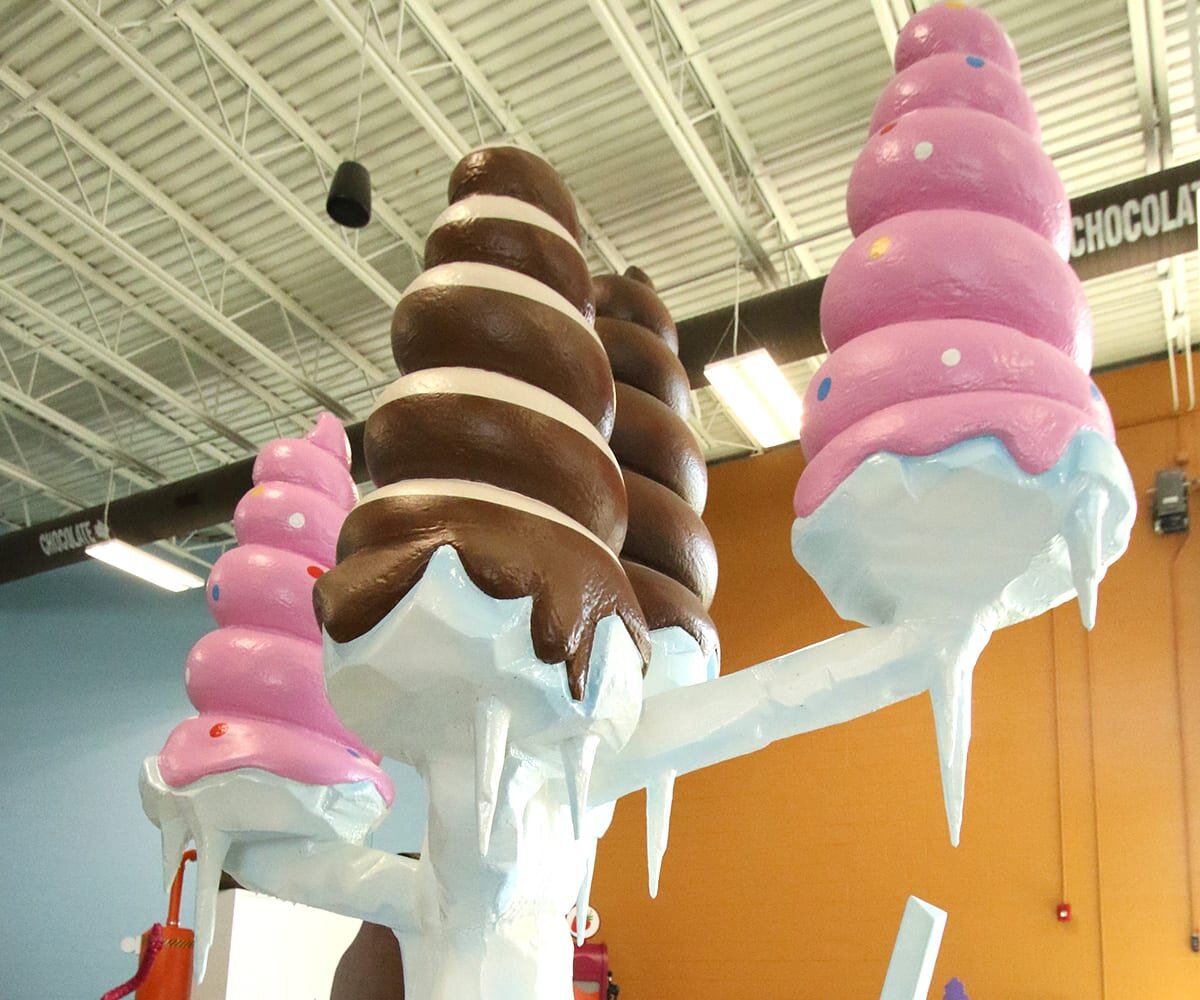 dans ice cream shoppe