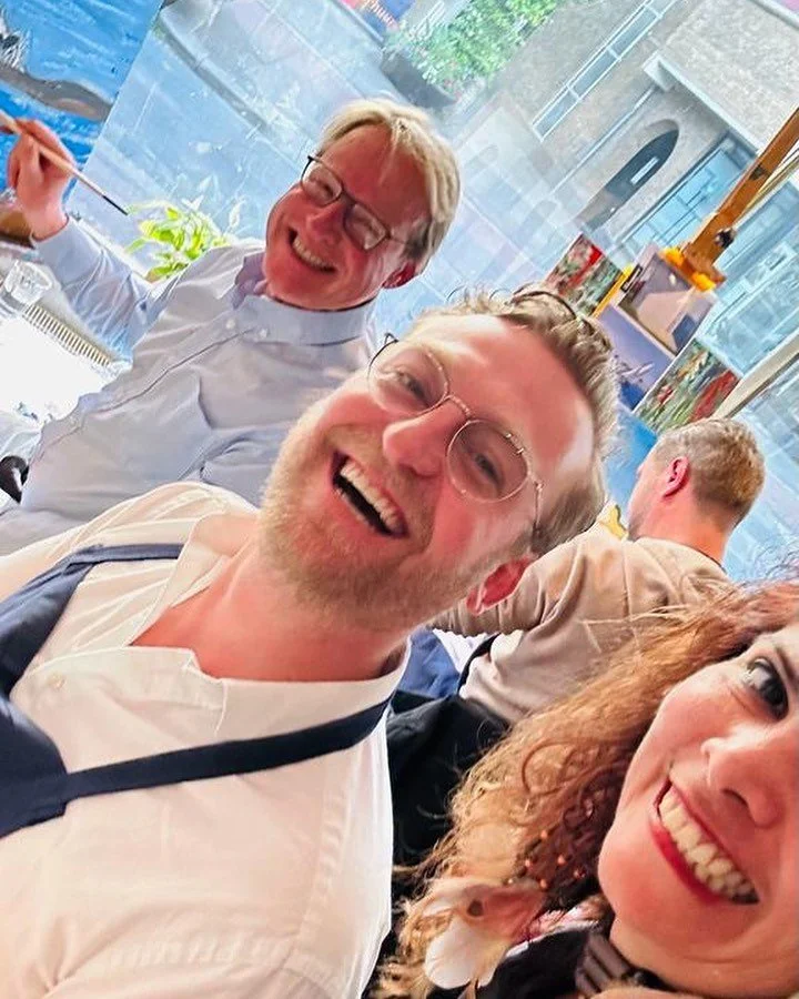 Say cheeeeeeese 🧀 to the weekend ‼️ Heads-up, we&rsquo;re closed next week due to an art exhibition in Switzerland 🇨🇭 But we&rsquo;re open the following week if you want to see what we&rsquo;re smiling about in the photo 😄

#kunstles #kunstgaller